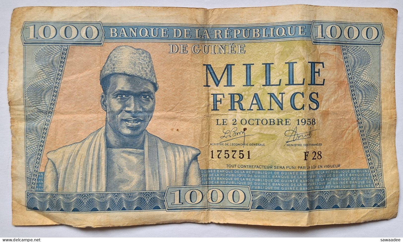 BILLET GUINEE - P.9 - 1000 FRANCS - 02/10/1958 - PORTRAIT HOMME - BORD DE MER - PIROGUES - HOMME - Guinee