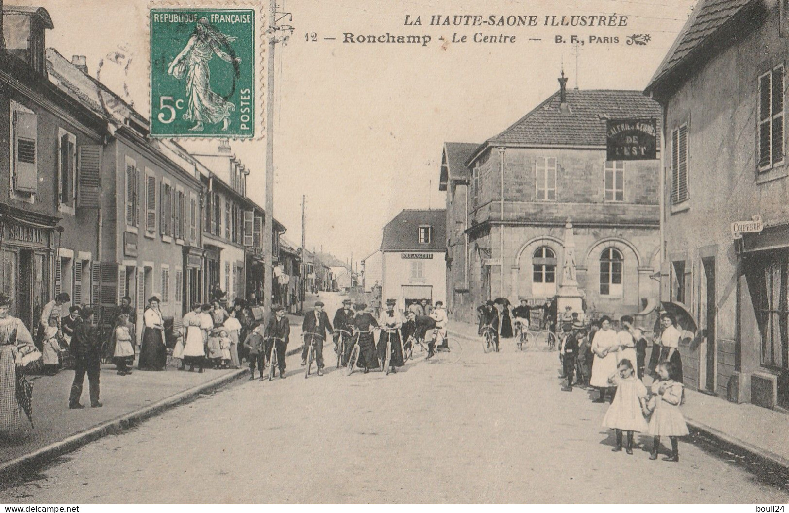 RONCHAMP EN HAUTE SAONE  LE CENTRE CYCLISTES  CPA CIRCULEE  TRES ANIMEE - Mélisey