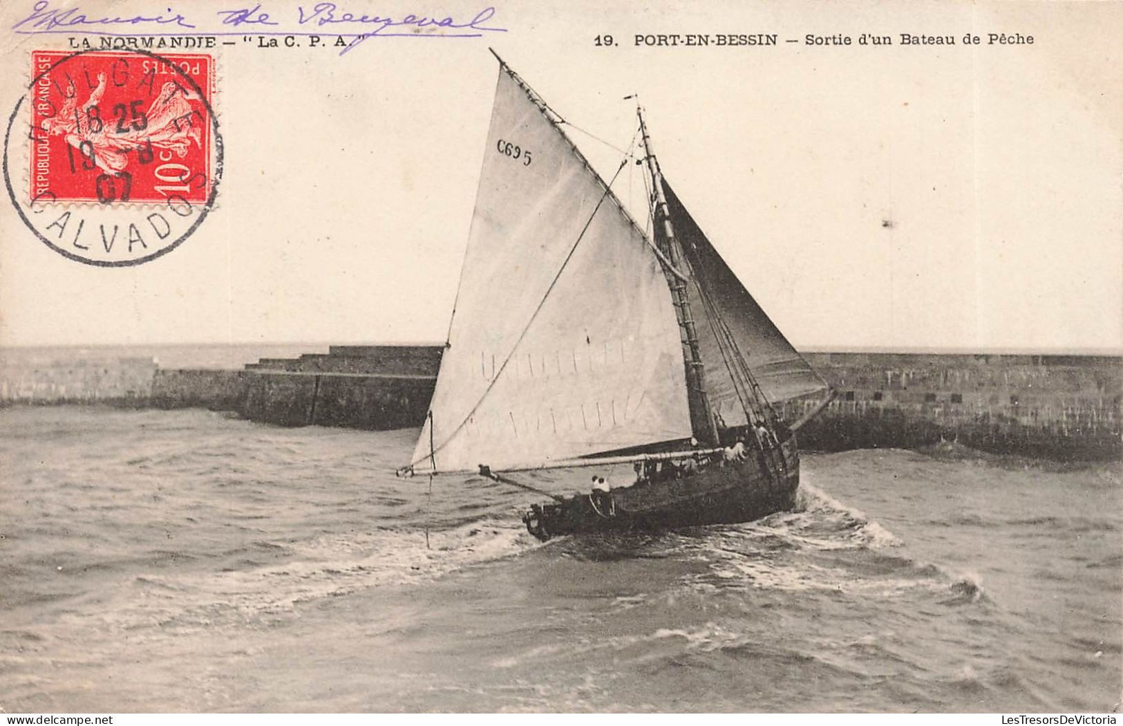 FRANCE - Port En Bessin - Sortie D'un Bateau De Pêche - Carte Postale Ancienne - Port-en-Bessin-Huppain