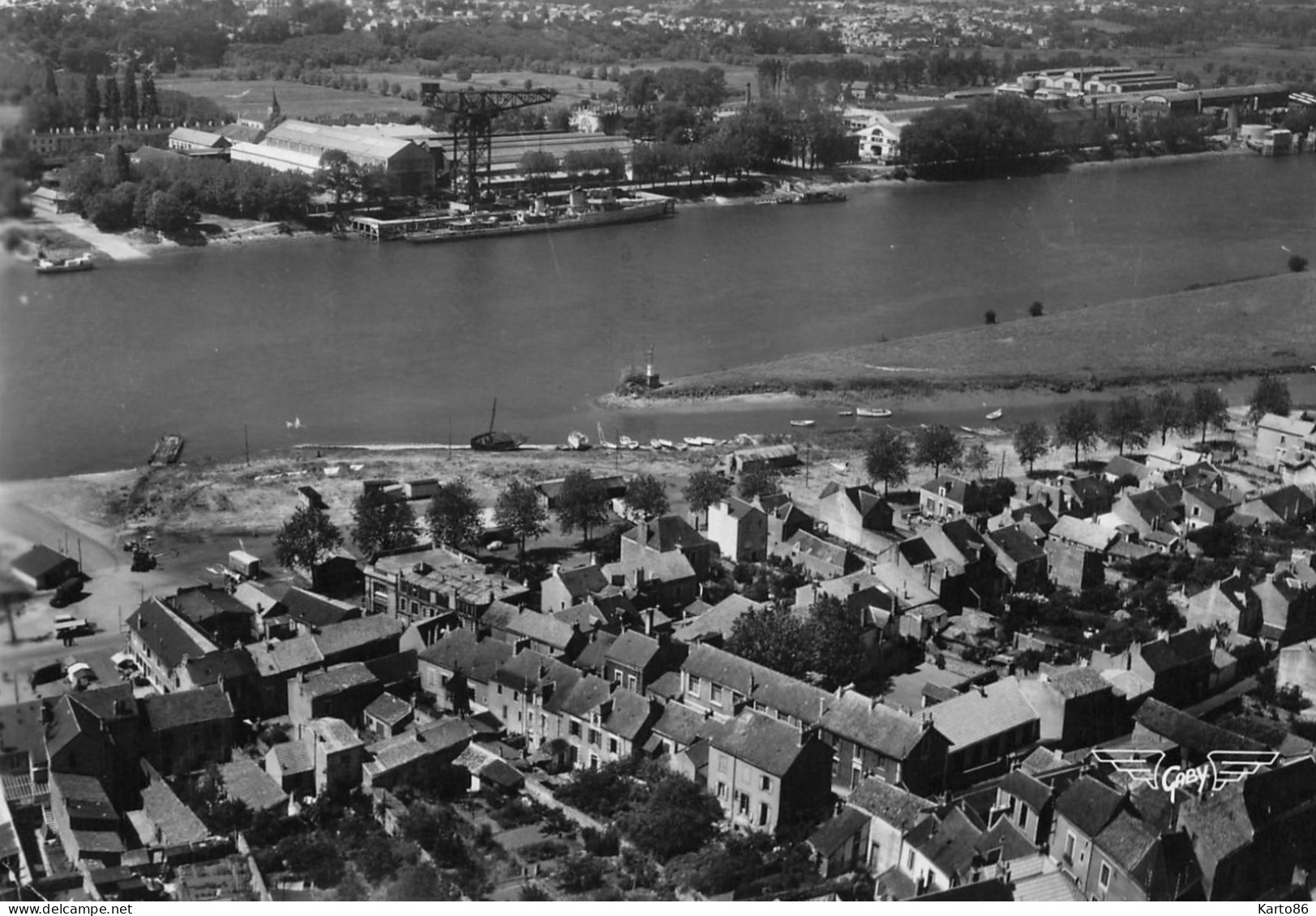 Basse Indre * Vue Aérienne Du Village , Au Centre La Loire & En Face , Indret - Basse-Indre