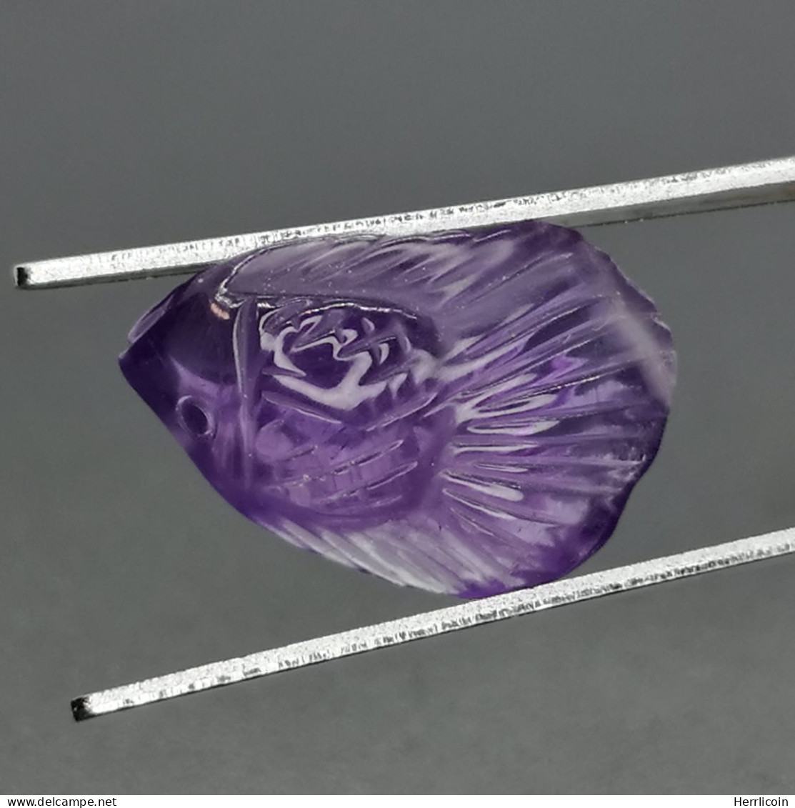 Figurine "Poisson" En Améthyste Naturelle Du Brésil - 6.72 Carats -  17 X 10.5 X 6.6 Mm - Amethyst