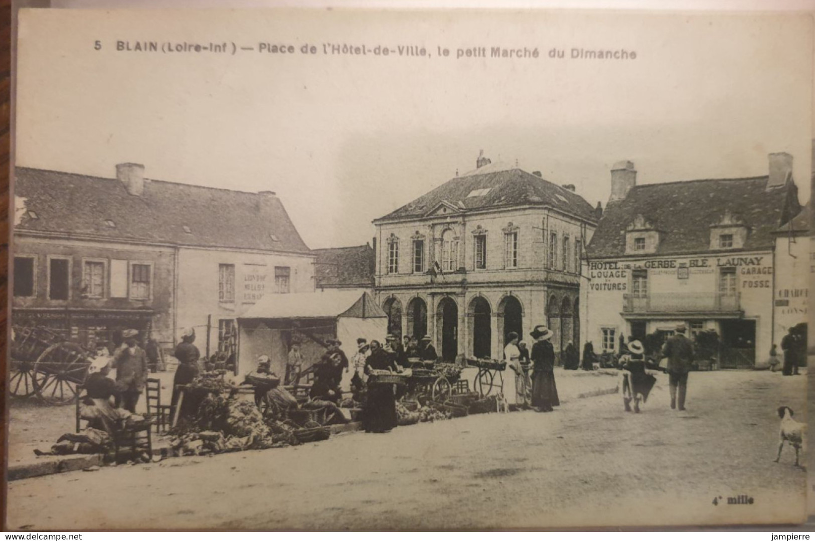 5. Blain (Loire-Inf) - Place De L'Hôtel-de-Ville, La Petit Marché Du Dimanche - Blain