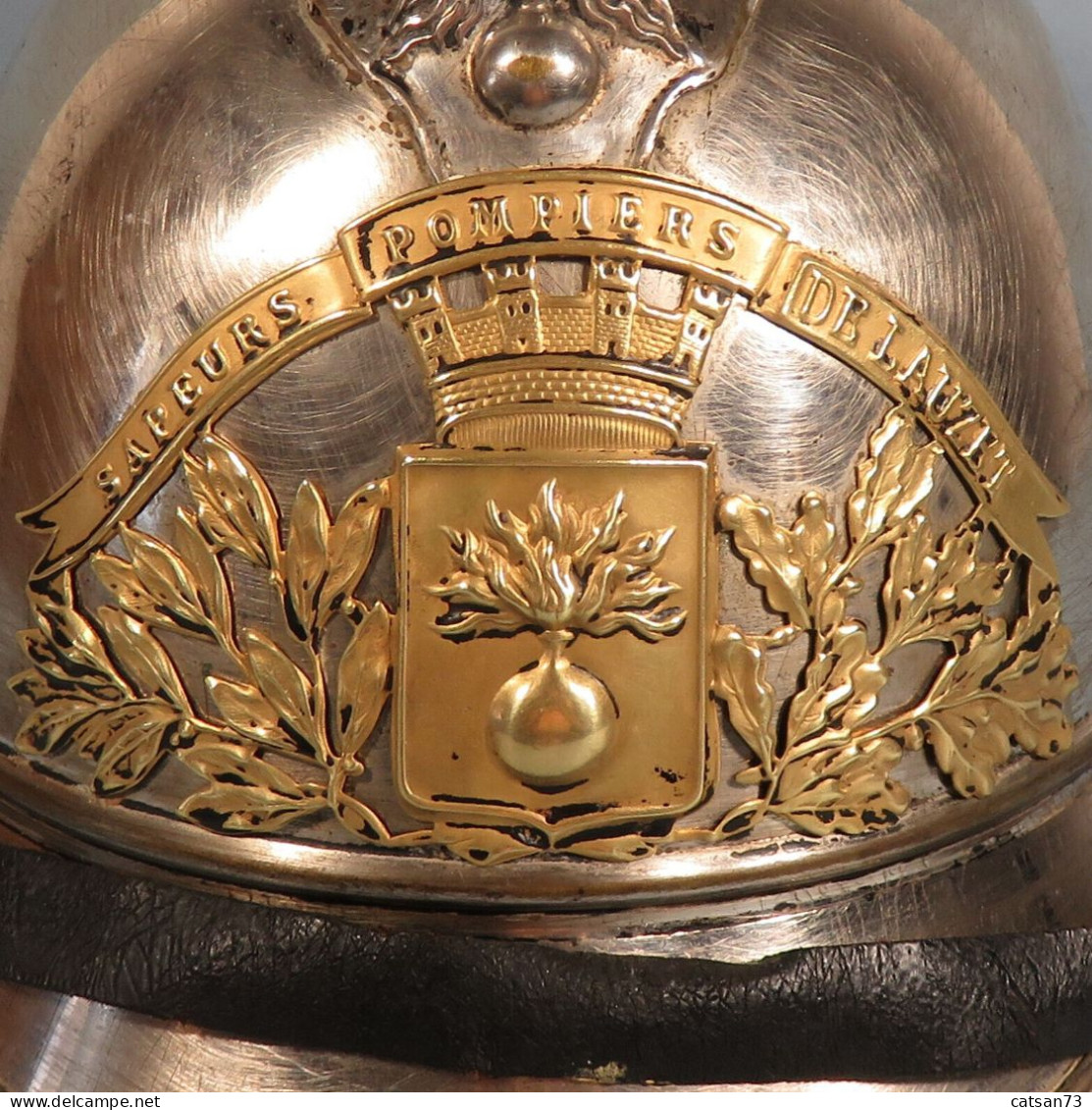 CASQUE D'OFFICIER DES SAPEURS POMPIERS AVEC PLAQUE VILLE DE LAUZET 1900 1895 - Cascos