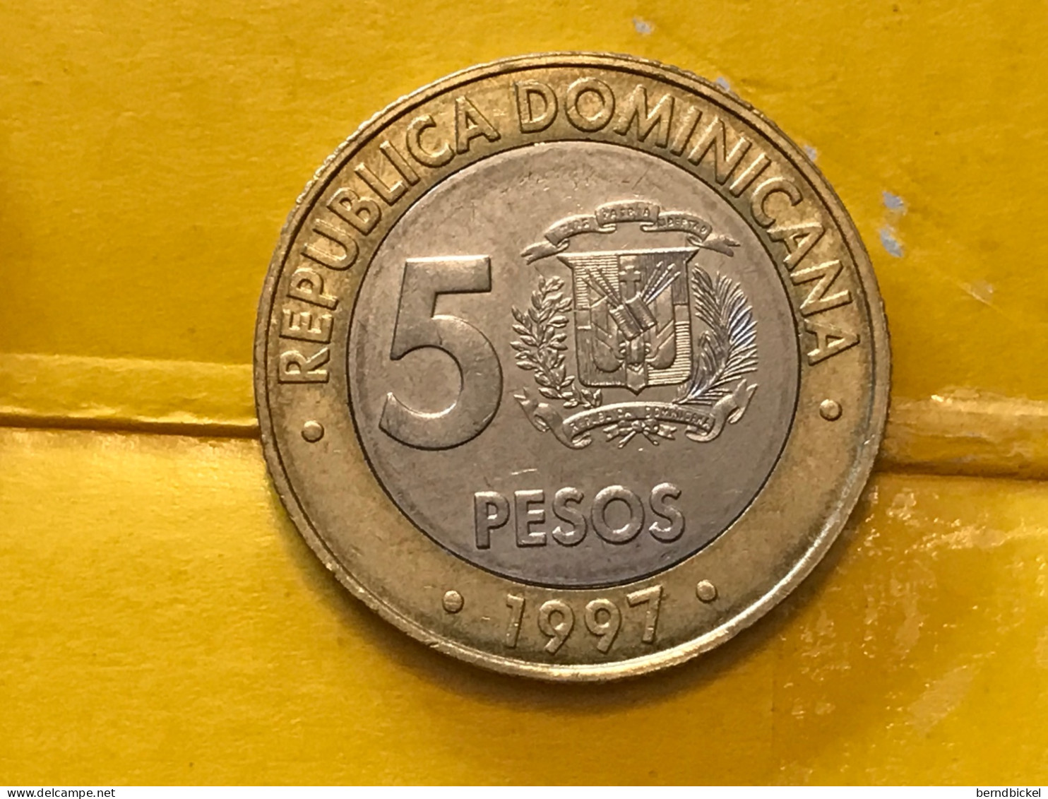 Münze Münzen Umlaufmünze Dominikanische Republik 5 Pesos 1997 Zentralbank 50 Jahre - Dominicaine