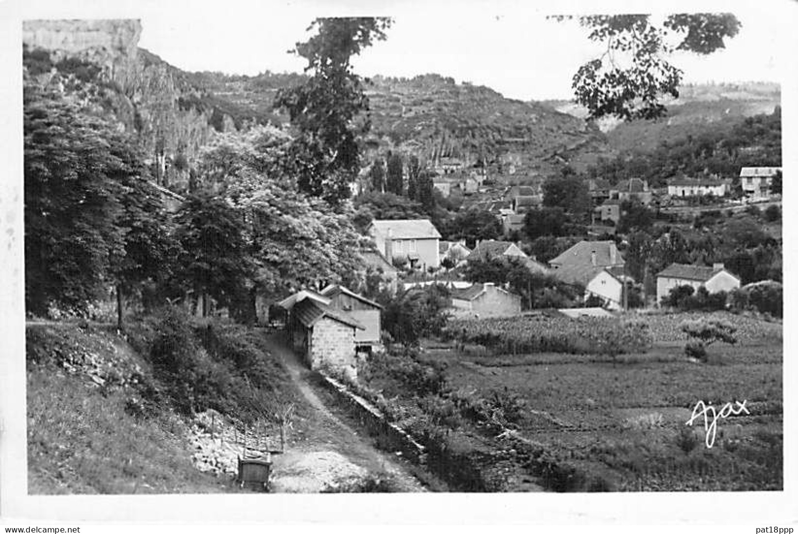 FRANCE - Lot de 20 CPSM photos noir et blanc format CPA années 1945-1960's en BON ETAT (Cf détails dans description)