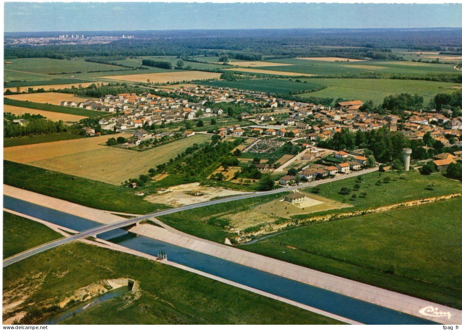 Eclaron (52 - Haute-Marne) - Vue Générale Aérienne. Au 1er Plan, Canal D'amenée Au Lac Du Der - E52.182.99.4.0689 - Eclaron Braucourt Sainte Liviere