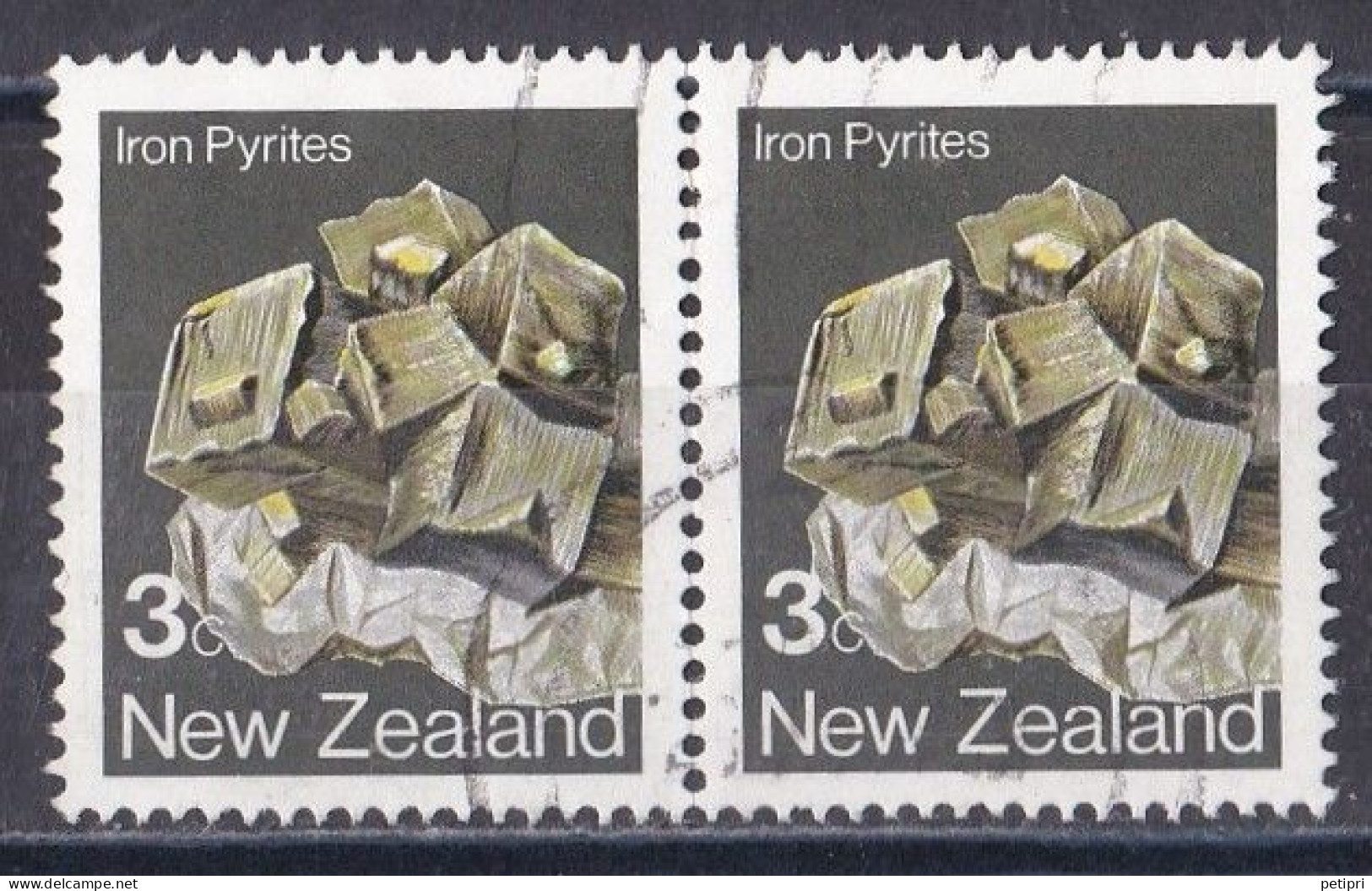 Nouvelle Zélande  1980 - 1989    Y&T  N °  827  Paire  Oblitérée - Gebraucht
