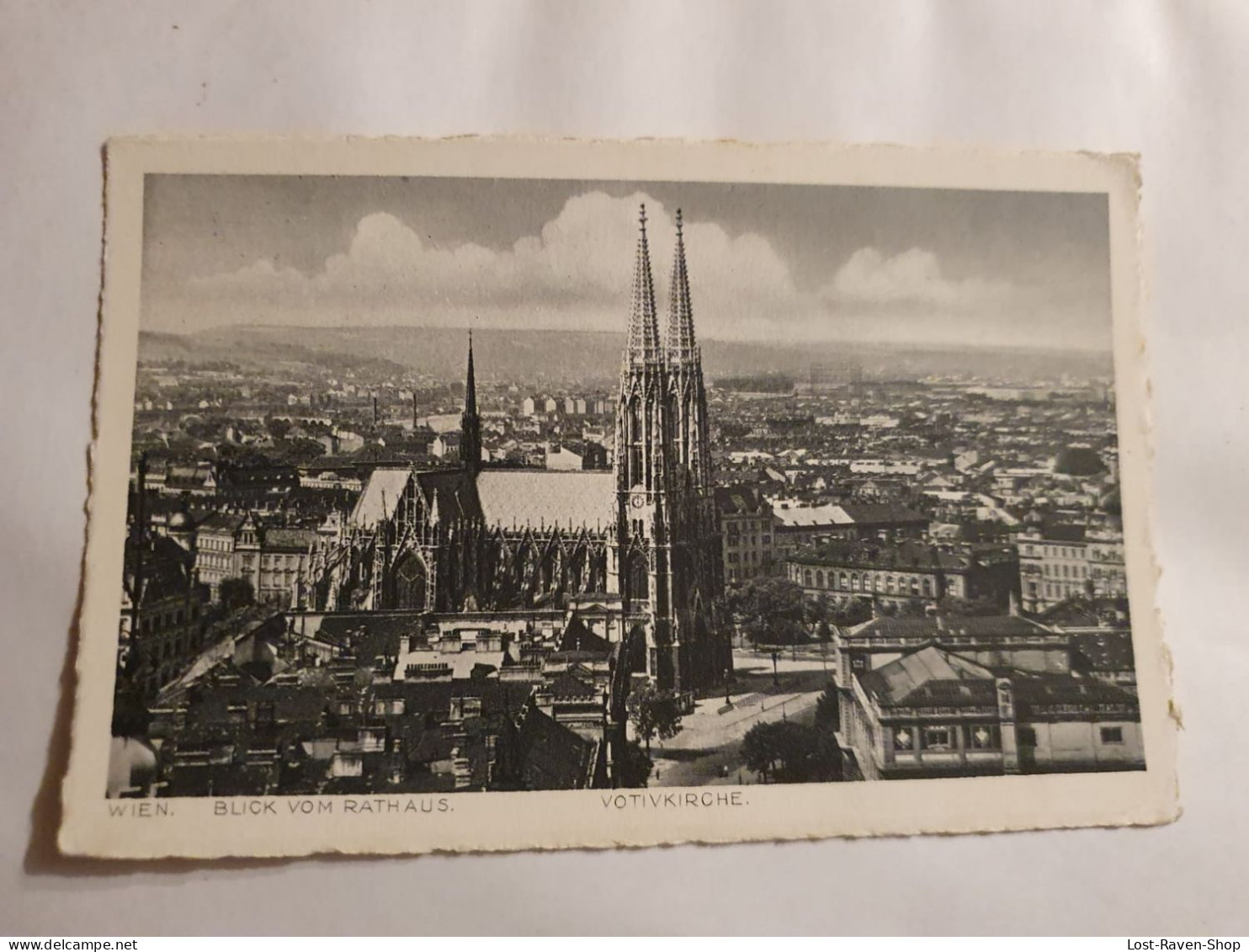 Wien - Blick Vom Rathaus Auf Die Votivkirche - Chiese