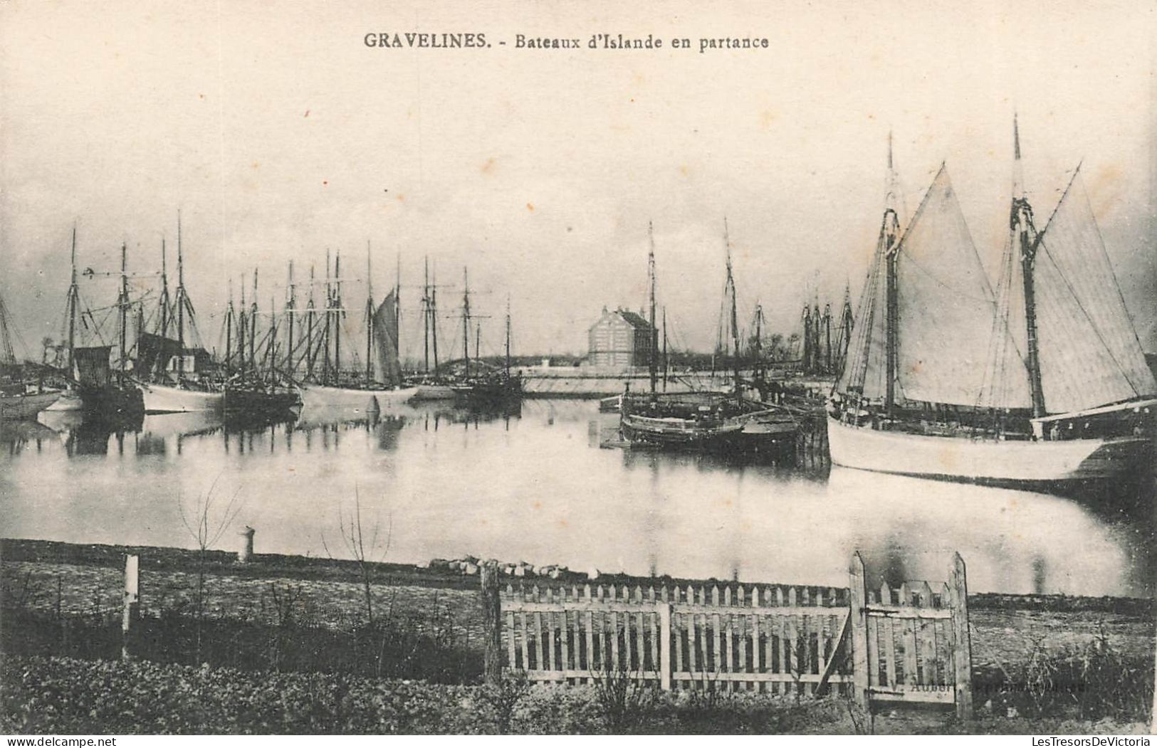 FRANCE - Gravelines - Bateaux D'Islande En Partance - Carte Postale Ancienne - Gravelines