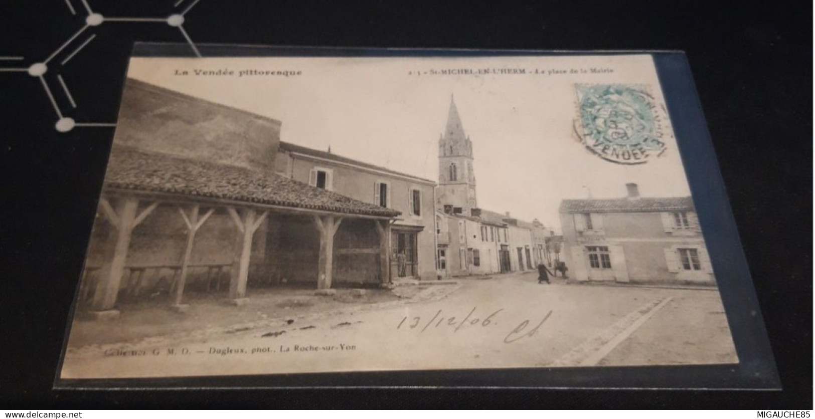 Carte   Postale  ST MICHEL EN L HERM   La Place De La Mairie - Saint Michel En L'Herm