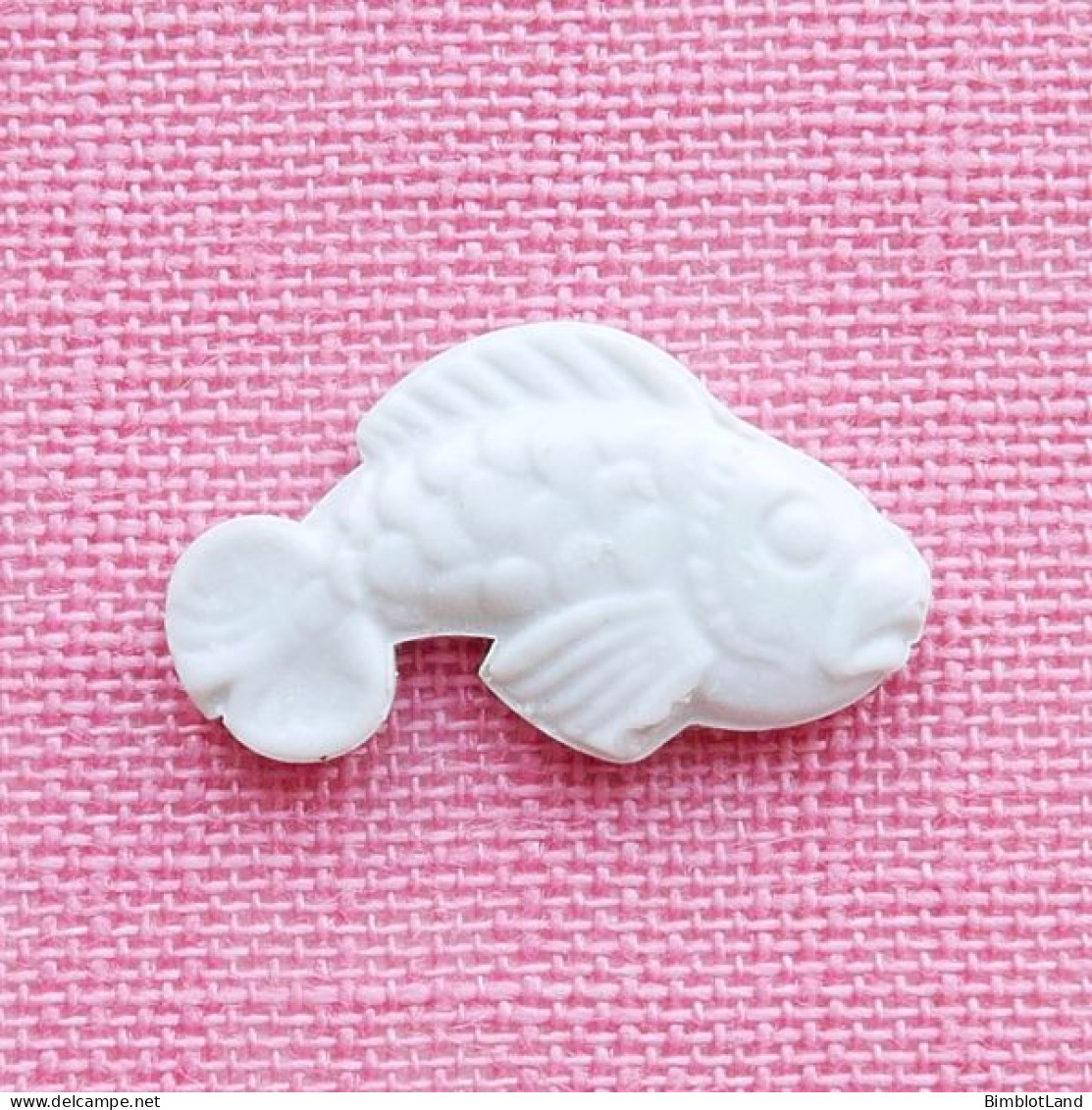Feve Ancienne Plate Moyet Perrin Poisson Blanc Biscuit Mat Porcelaine - Antiche