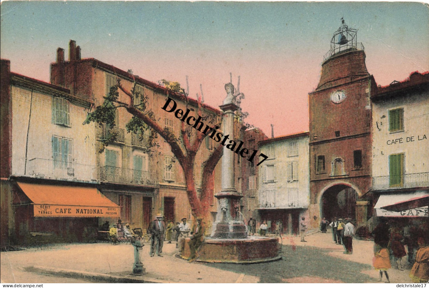 CPA 83 0001 CARCÈS - PLACE DE L'HÔTEL DE VILLE -CARTE COULEUR ANIMÉE COMMERCES ET PERSONNES - Carces