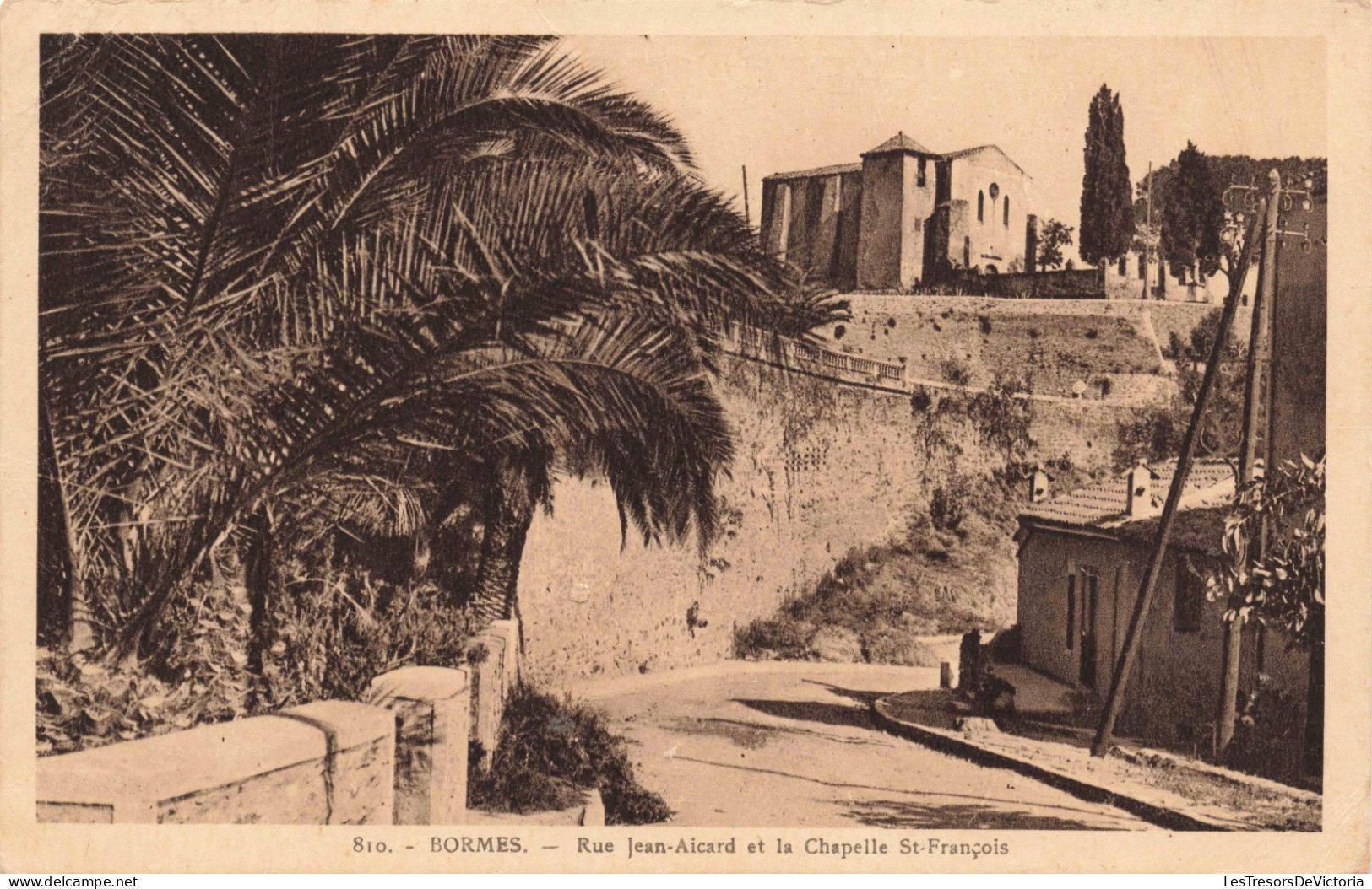 FRANCE - 83 - Bormes - Rue Jean-Aicard Et La Chapelle St-François - Carte Postale Ancienne - Bormes-les-Mimosas