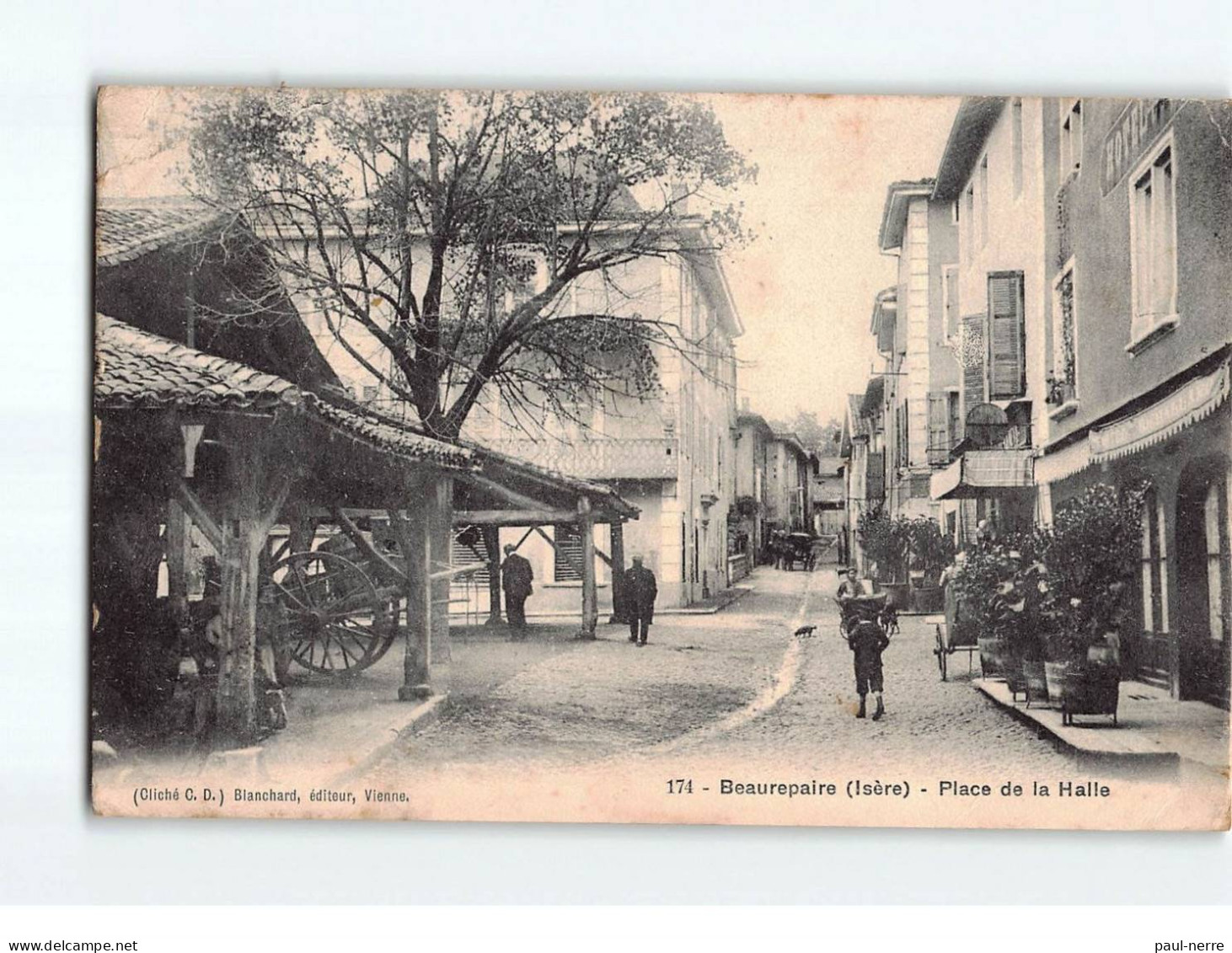 BEAUREPAIRE : Place De La Halle - état - Beaurepaire