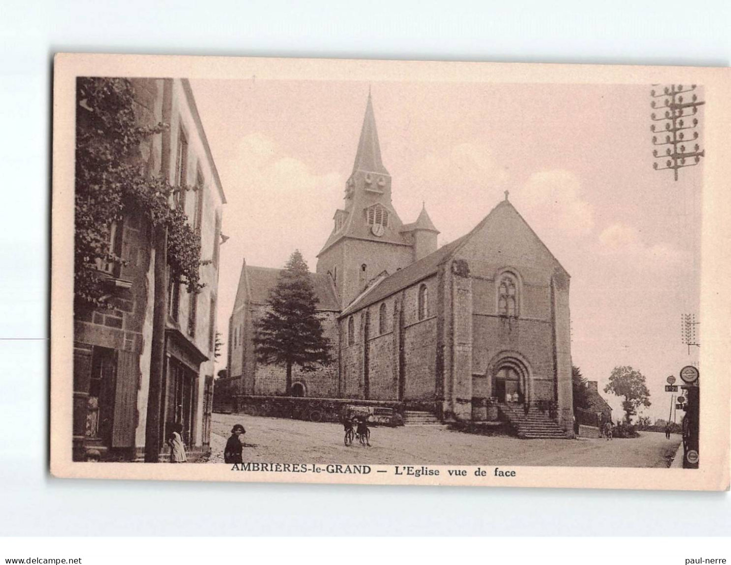 AMBRIERES LE GRAND : L'Eglise Vue De Face - Très Bon état - Ambrieres Les Vallees