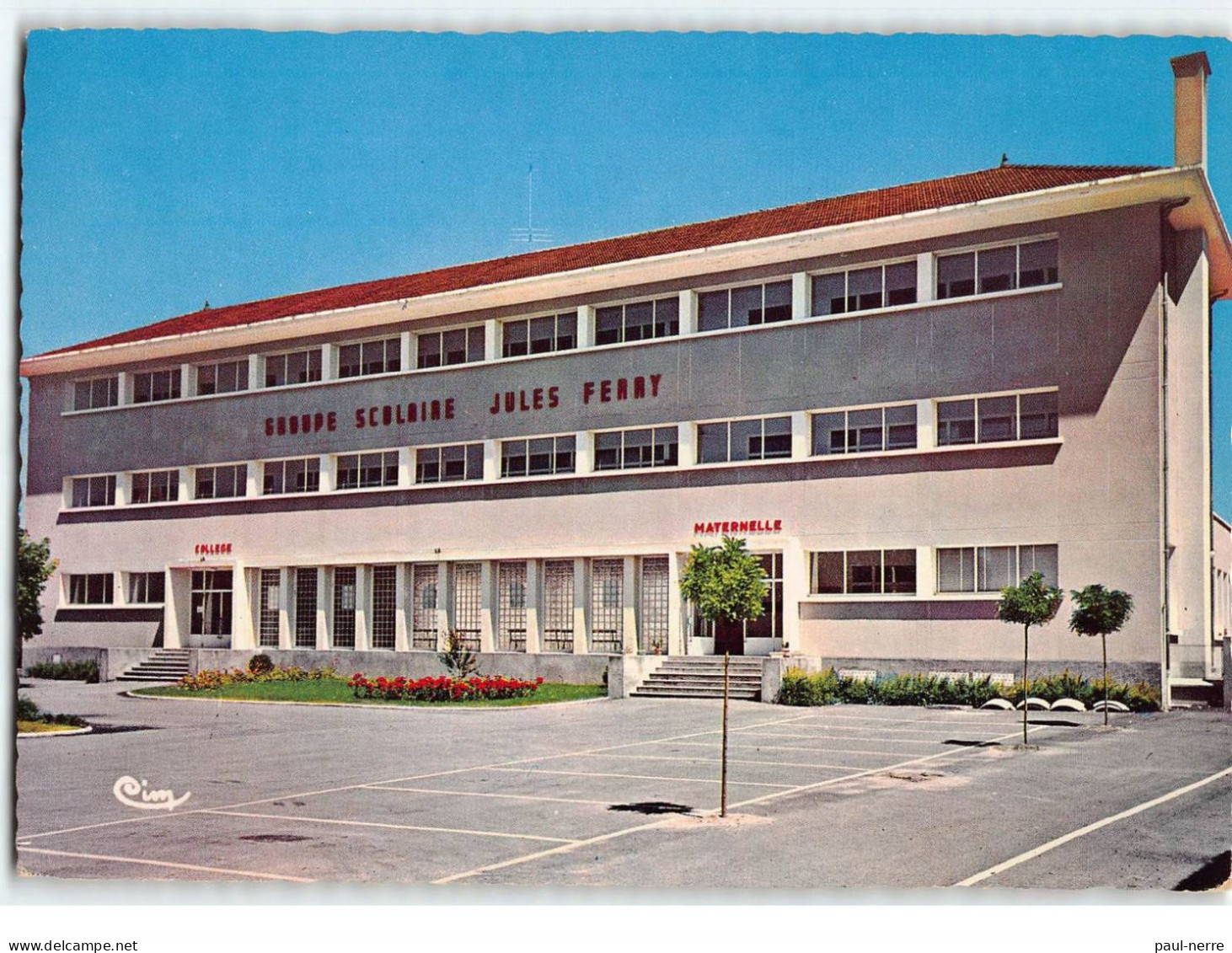 LES AVENIERES : Groupe Scolaire Jules-Ferry - Très Bon état - Les Avenières