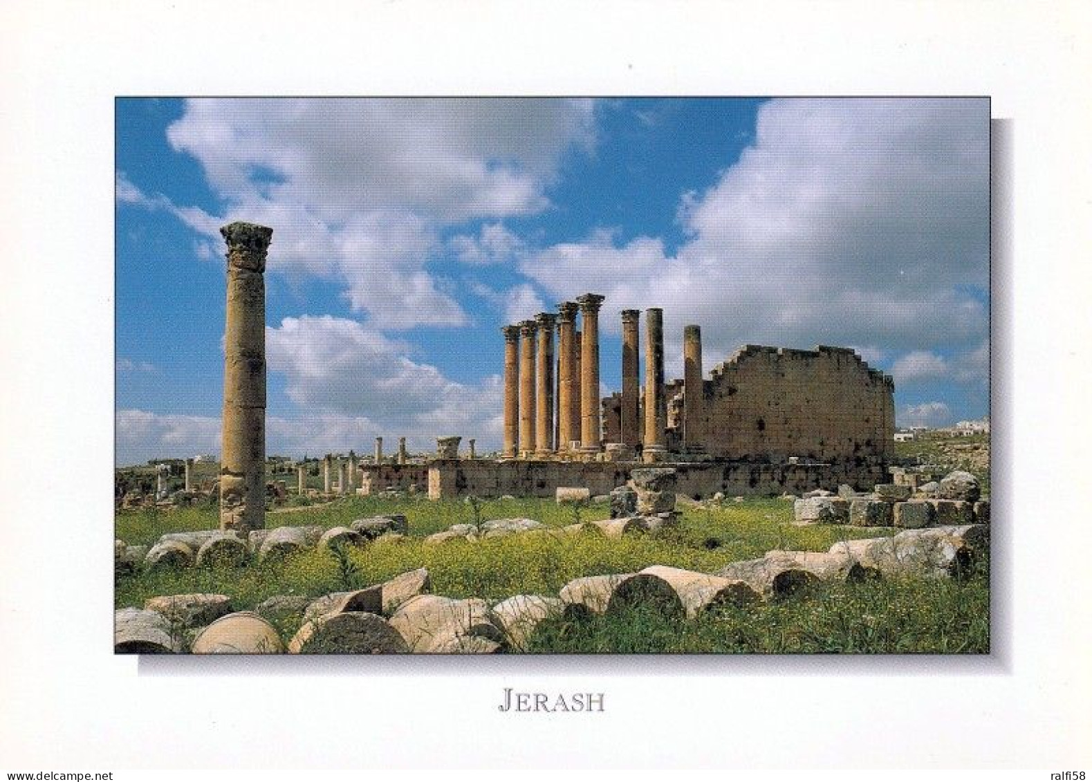 1 AK Jordanien * Jerash, Antike Römische Stadt Mit Dem Artemis Tempel Rechts Die Cella, Der Innere Hauptraum Des Tempels - Jordan