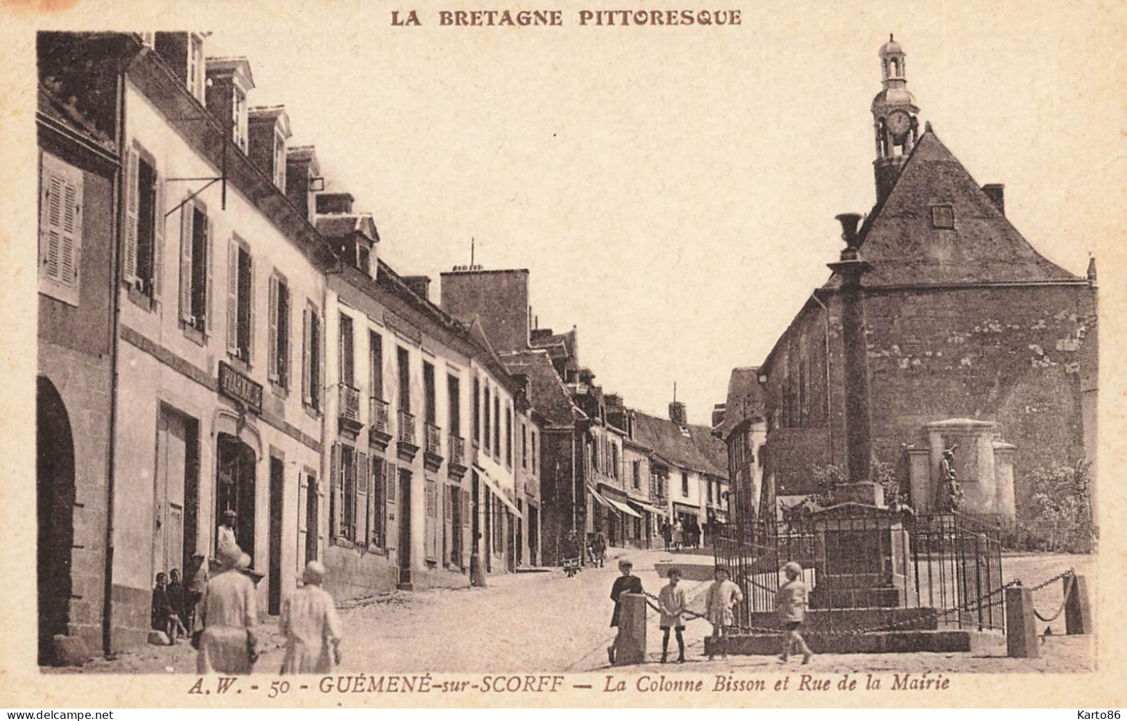 Guémené Sur Scorff * Rue De La Mairie Et La Colonne Bisson * Enfats Villageois - Gourin