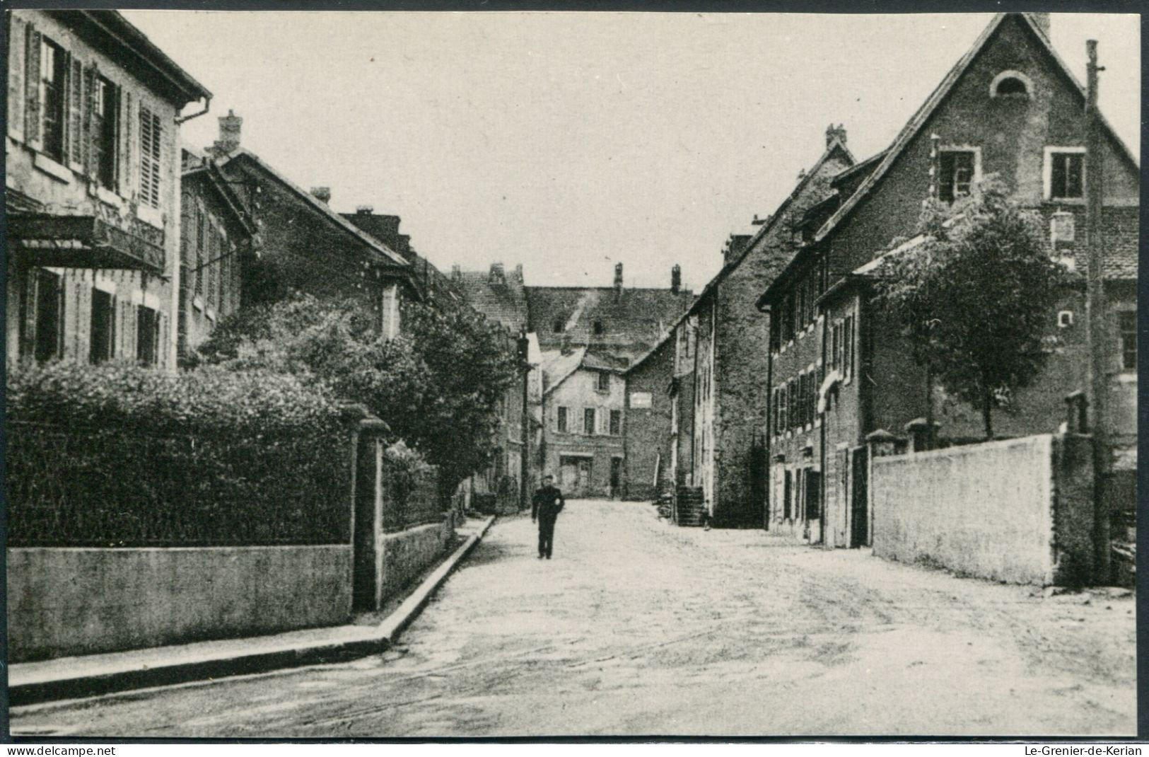 Beaucourt (90) - PHOTO Du 7/08/1928 - Personnage Et Maisons Identifiés - Voir 2 Scans Larges & Descriptif - Beaucourt