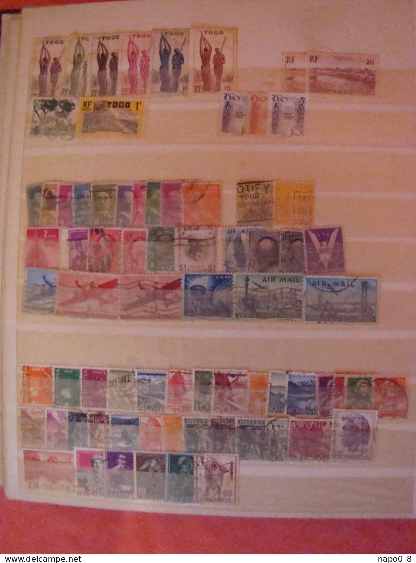 album regroupant 900 timbres Français et 700 timbres des ex.colonies et divers pays