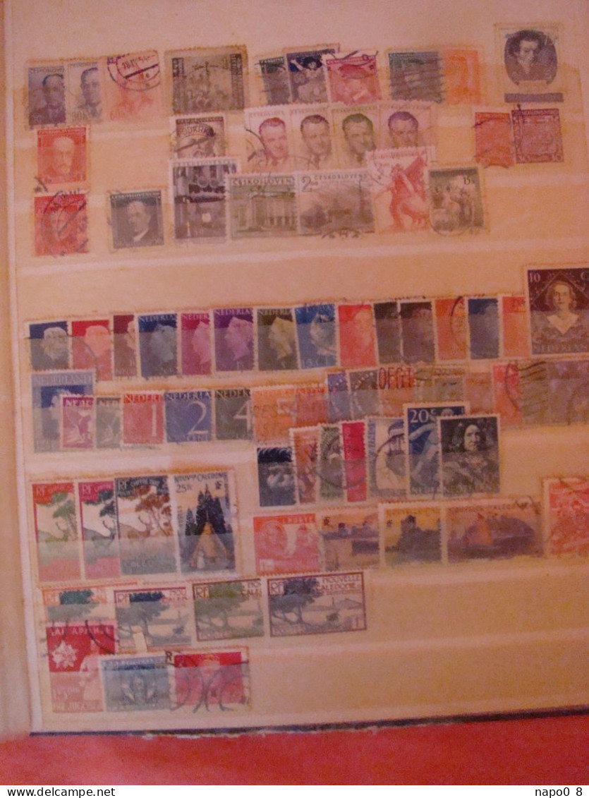 album regroupant 900 timbres Français et 700 timbres des ex.colonies et divers pays