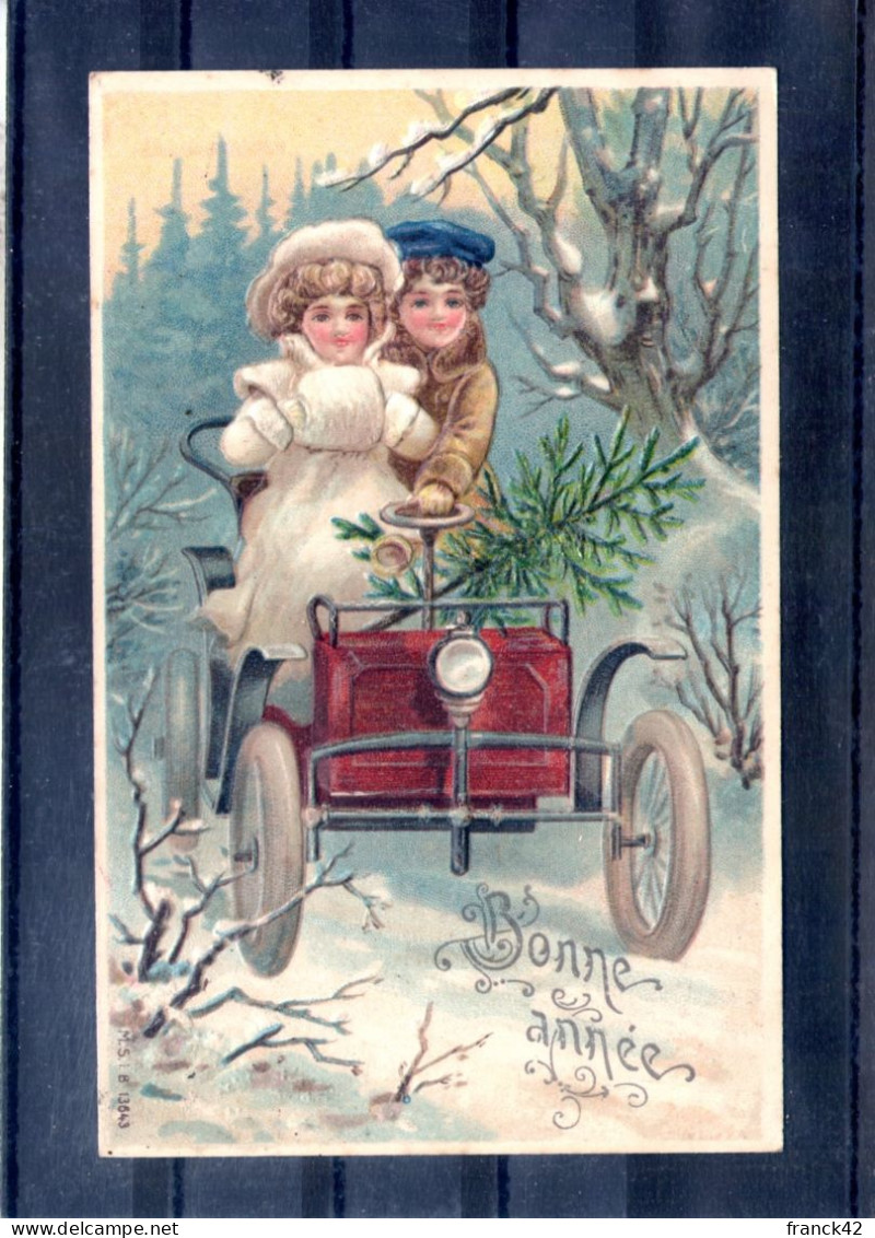 Carte Illustrée Gauffrée. Petit Couple En Voiture En Hiver - Scènes & Paysages