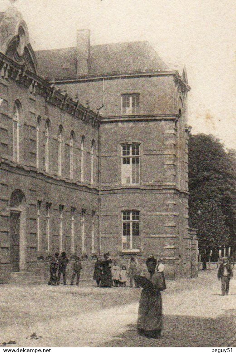 Arlon. L' Athénée Royal. Passants Et élèves. Ca 1900 - Arlon