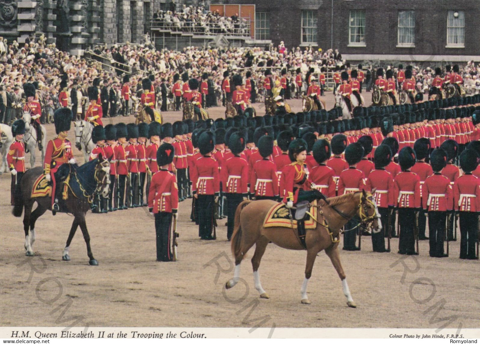 CARTOLINA  LONDON,INGHILTERRA,REGNO UNITO-H.M. UEEN ELIZABETH II AT THE TROOPING-BOLLO STACCATO,VIAGGIATA 1989 - Buckingham Palace