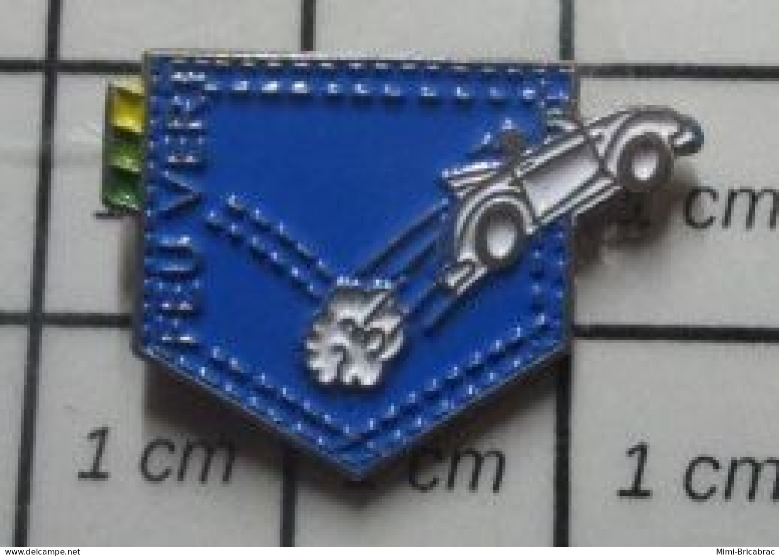 915A Pin's Pins / Beau Et Rare / AUTOMOBILES / VW COCCINELLE FEU VERT POCHE BLUE JEAN'S - Volkswagen