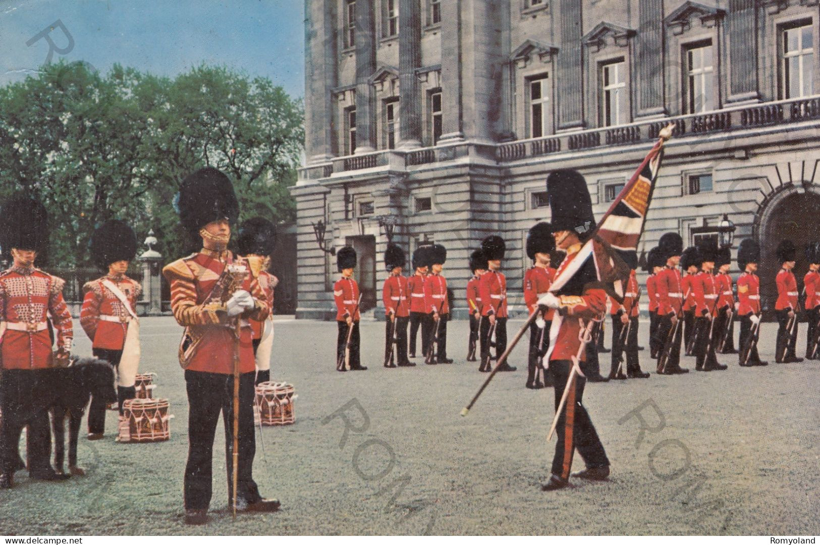 CARTOLINA  LONDON,INGHILTERRA,REGNO UNITO-CHANGING THE GUARD CEREMONY AT BUCKINGHAM PALACE-BOLLO STACCATO,VIAGGIATA 1971 - Buckingham Palace