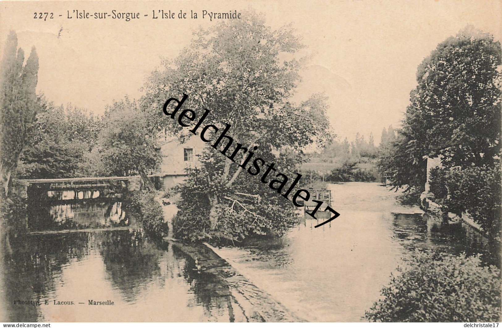 CPA 84 0114 L'Isle-sur-SORGUE - L'Isle De La Pyramide - Très Joli Plan Avec Reflet Sur L'eau - écrite Et Circulée - L'Isle Sur Sorgue