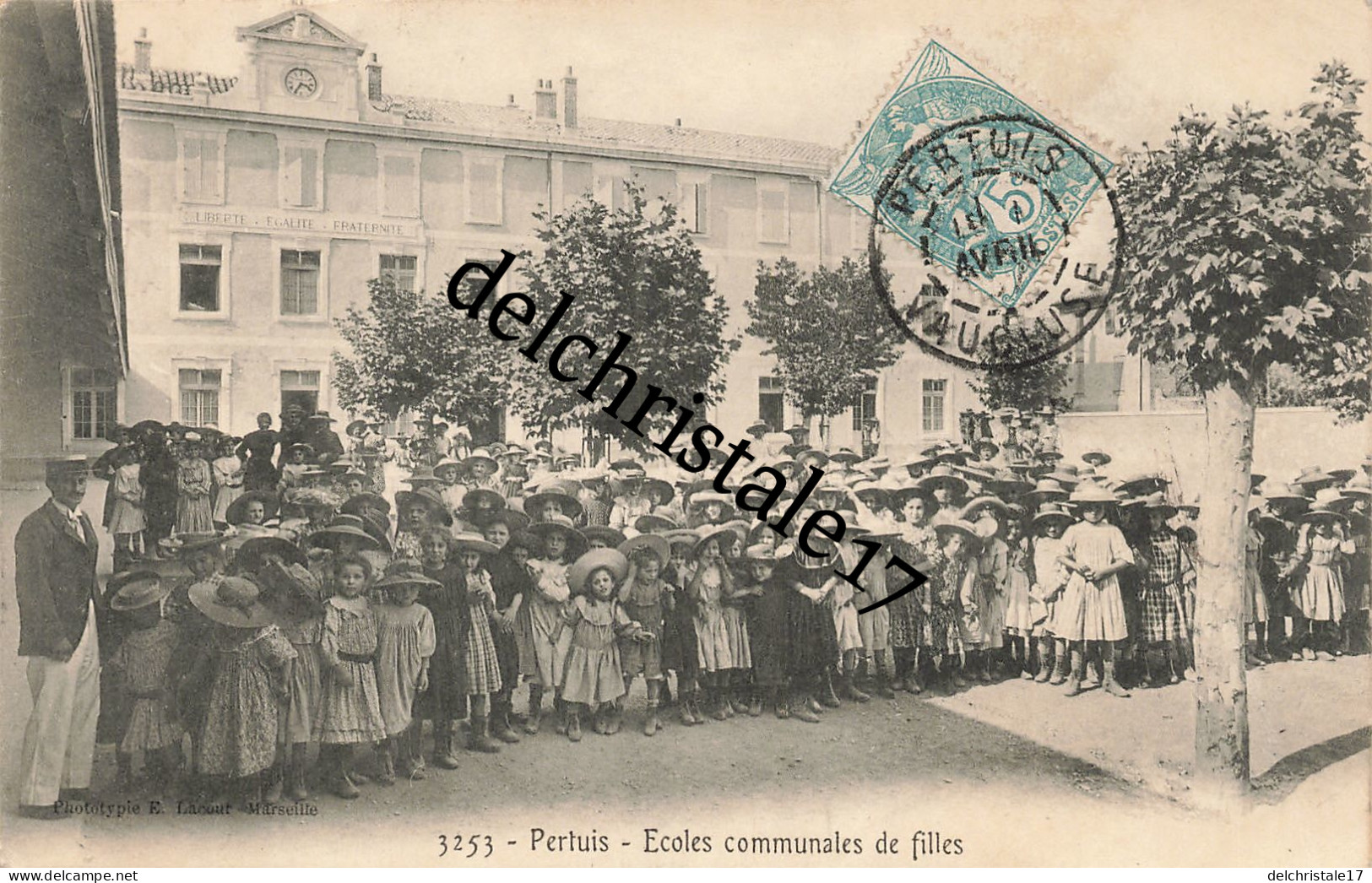 CPA 84 0089 PERTUIS - École Communale Des Filles - Belle Animation D'élèves En Chapeaux  - écrite Et Circulée - Pertuis