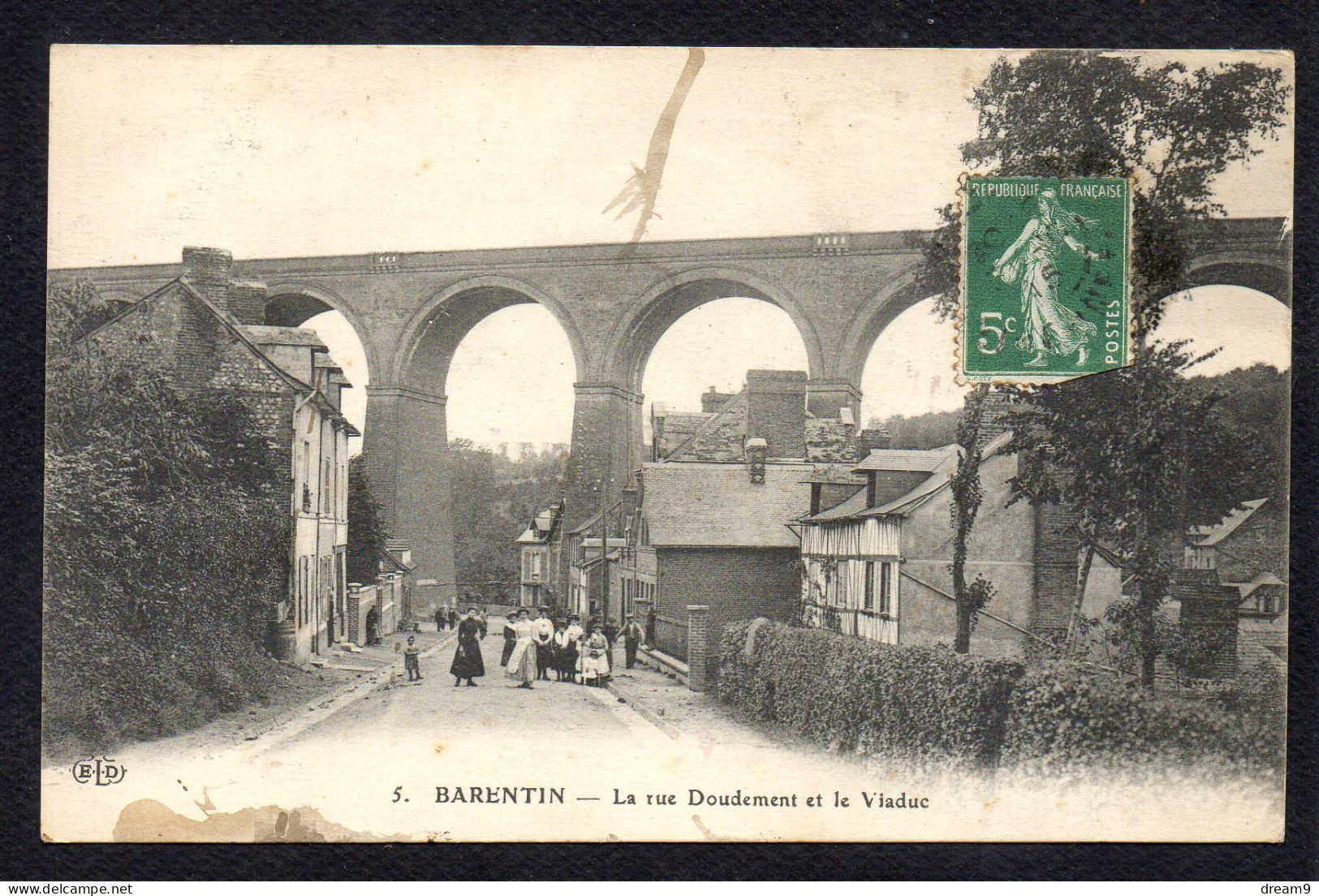 76 BARENTIN - La Rue Doudement Et Le Viaduc - Etat - Barentin