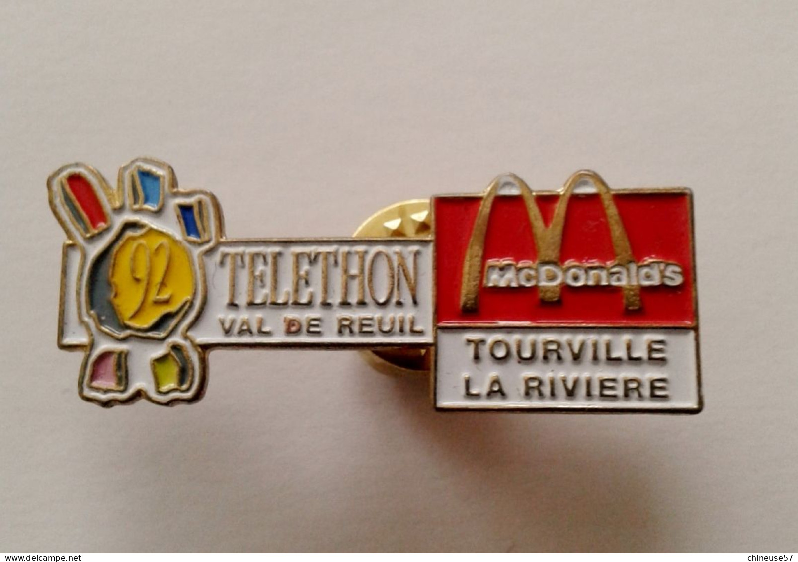 Pin's  McDonald's Téléthon Val De Reuil - Tourville La Rivière - McDonald's