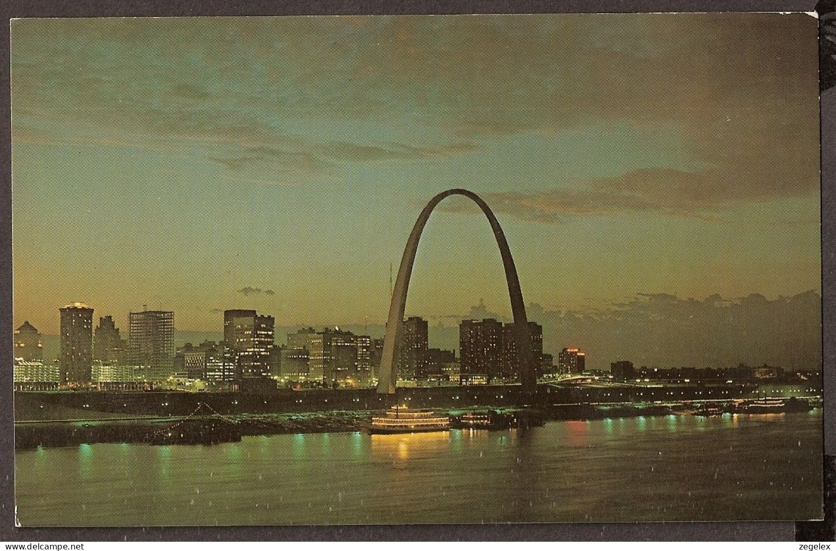 St. Louis, Missouri Skyline And Gateway Arch - St Louis – Missouri