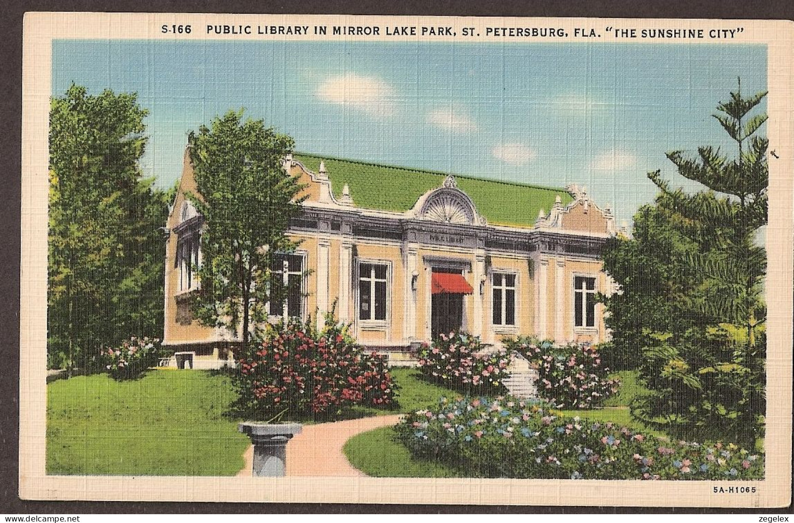 Florida, St. Petersburg - Public Library In Mirror Lake Park - St Petersburg
