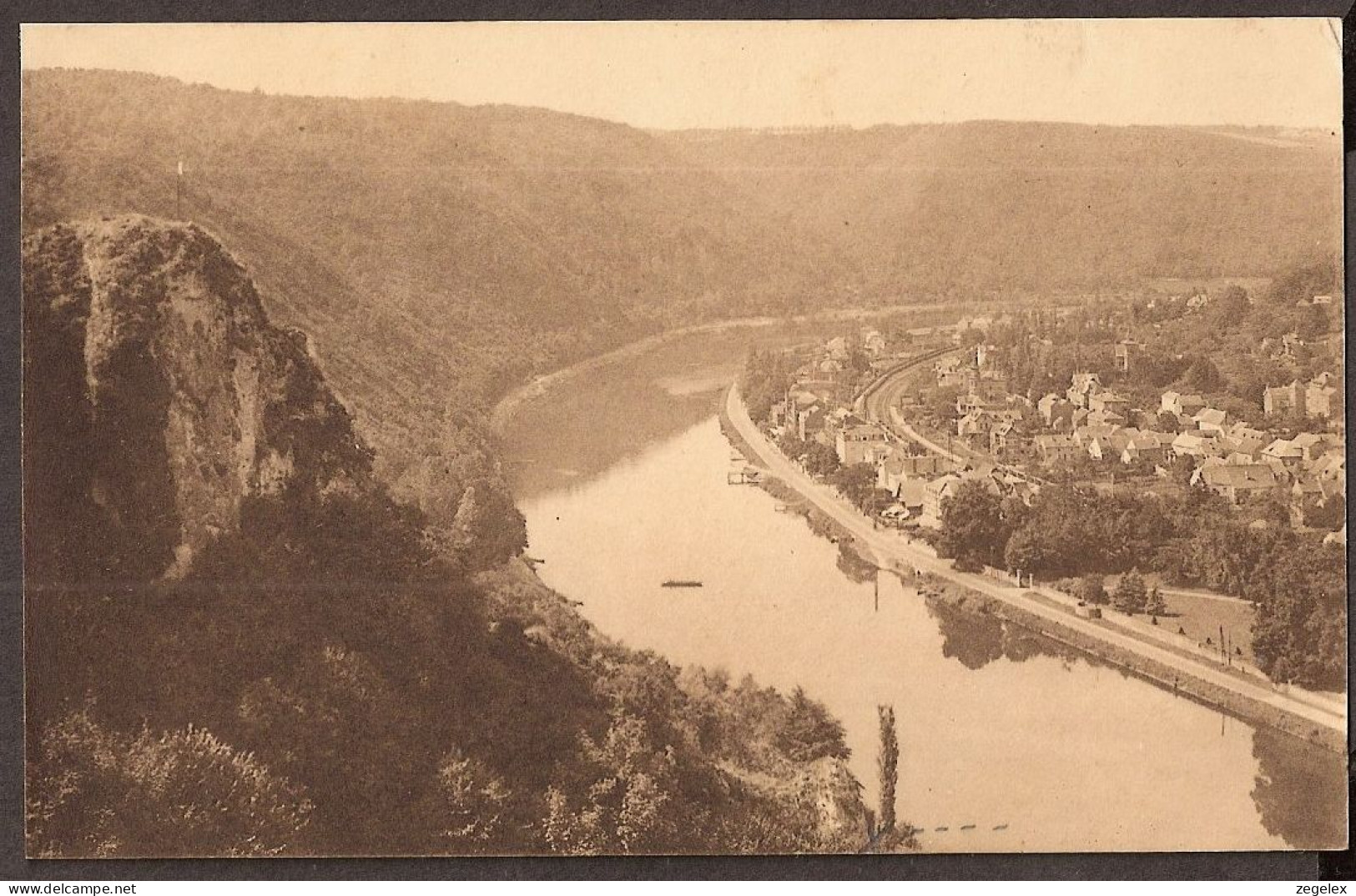 Waulsort - Drapeau Et Panorama - 1935 Chemin De Fer, Eisenbahn, Railroad - Hastière