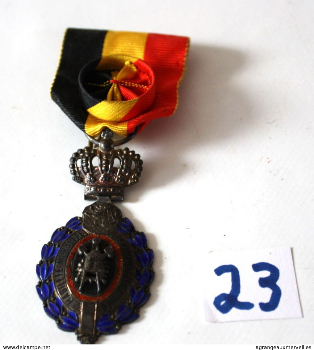 C23 Décoration Du Travail De 2 ème Classe - Médaille  - Militaria - Décoration - Belgio