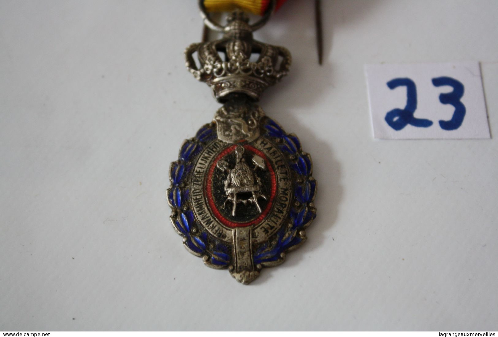 C23 Médaille Travail De L'industrie De 2 Er Classe - Militaria - Décoration 1 - Belgio