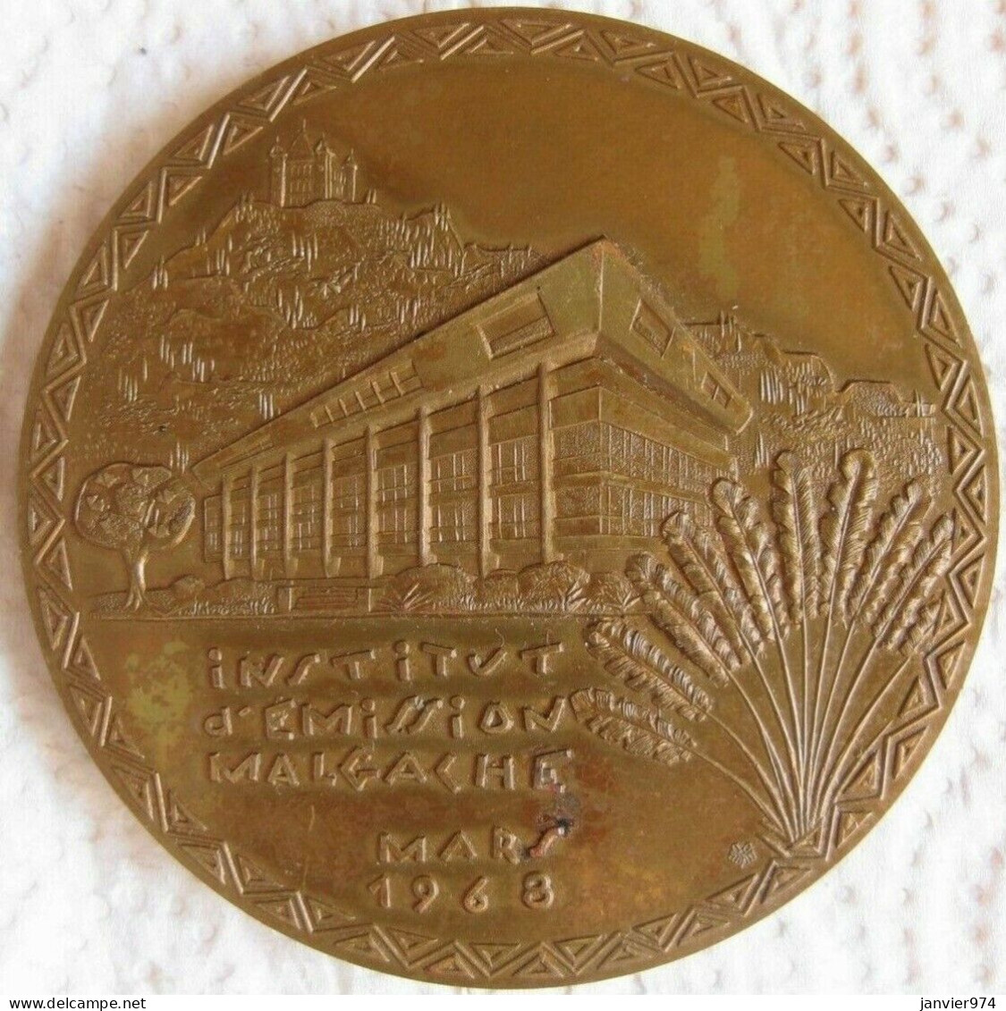 Madagascar Médaille En Bronze Institut Émission Malgache 1968 Banque Centrale,  Gravée Par La Monnaie De Paris - Professionnels / De Société