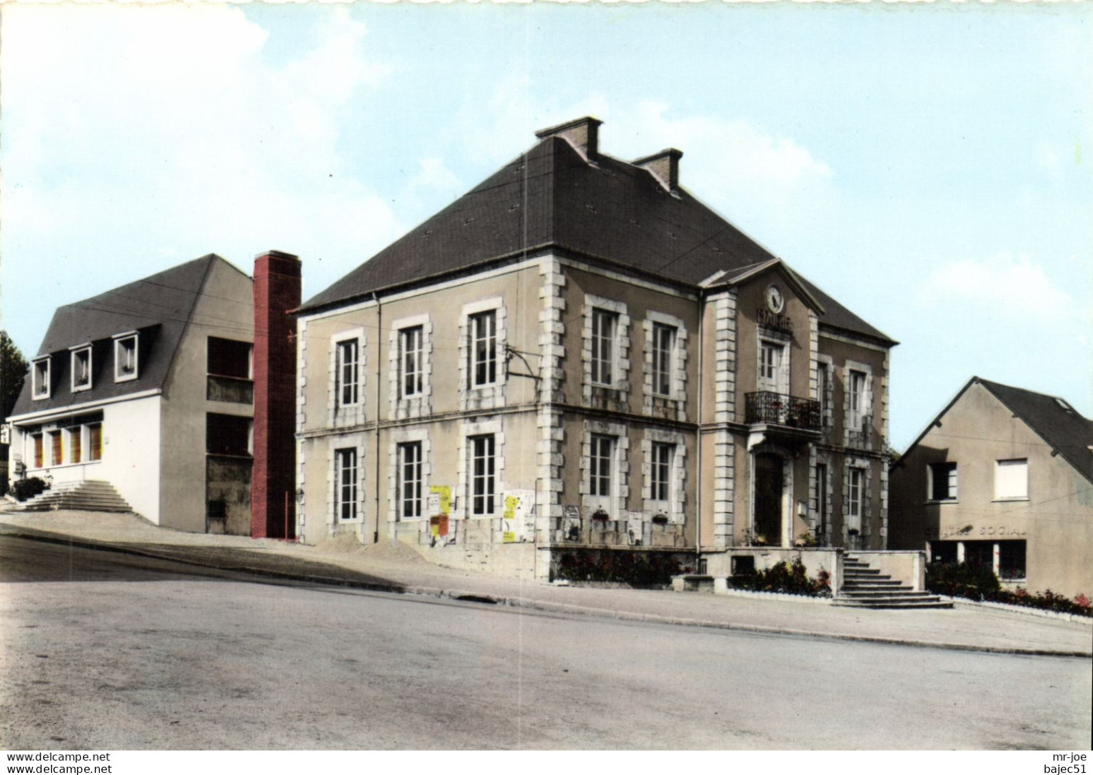 Montsauche - La Mairie Et La Poste - Montsauche Les Settons
