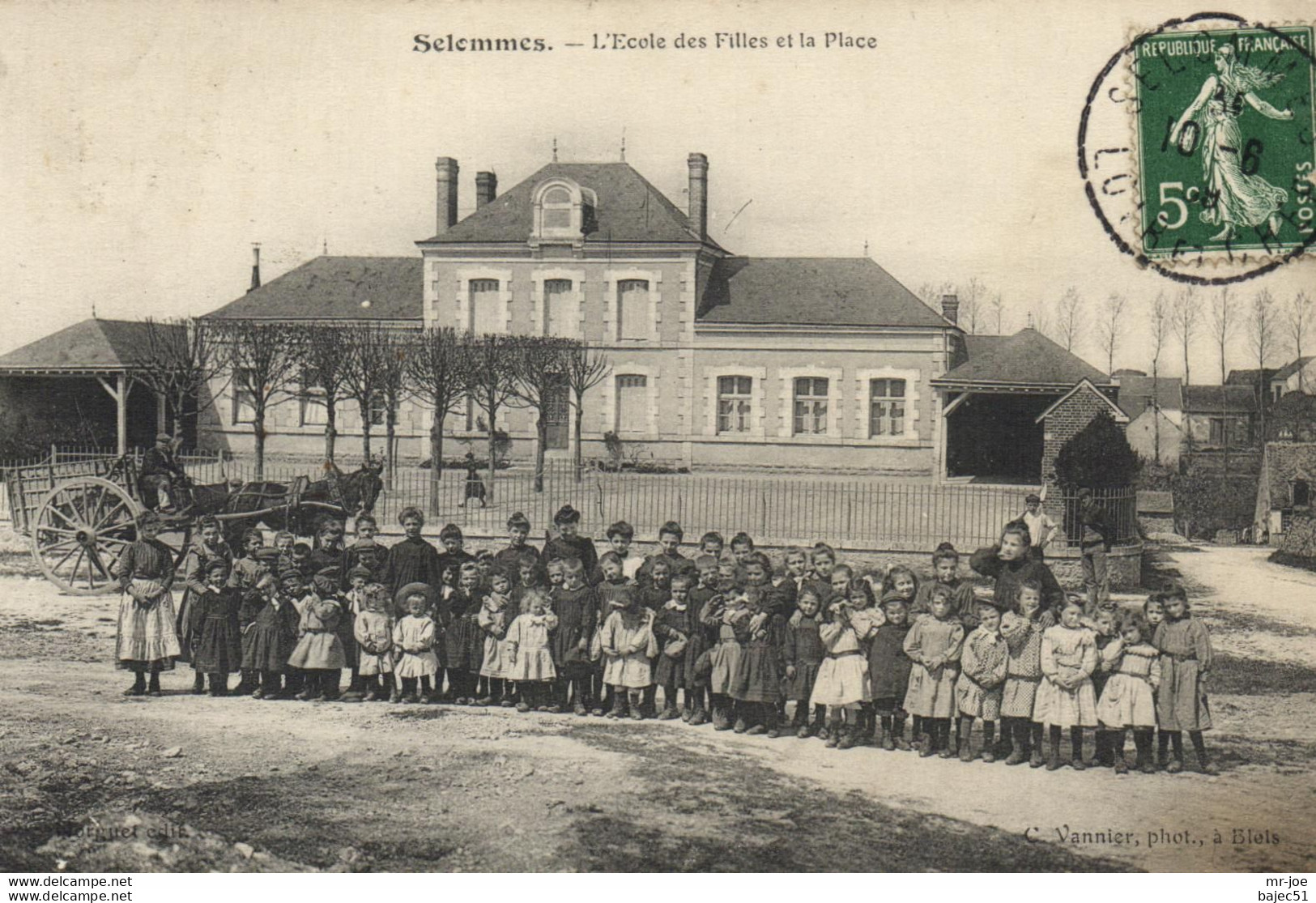 Selommes - L'école Des Filles Et La Place "animés" "écolières" - Selommes