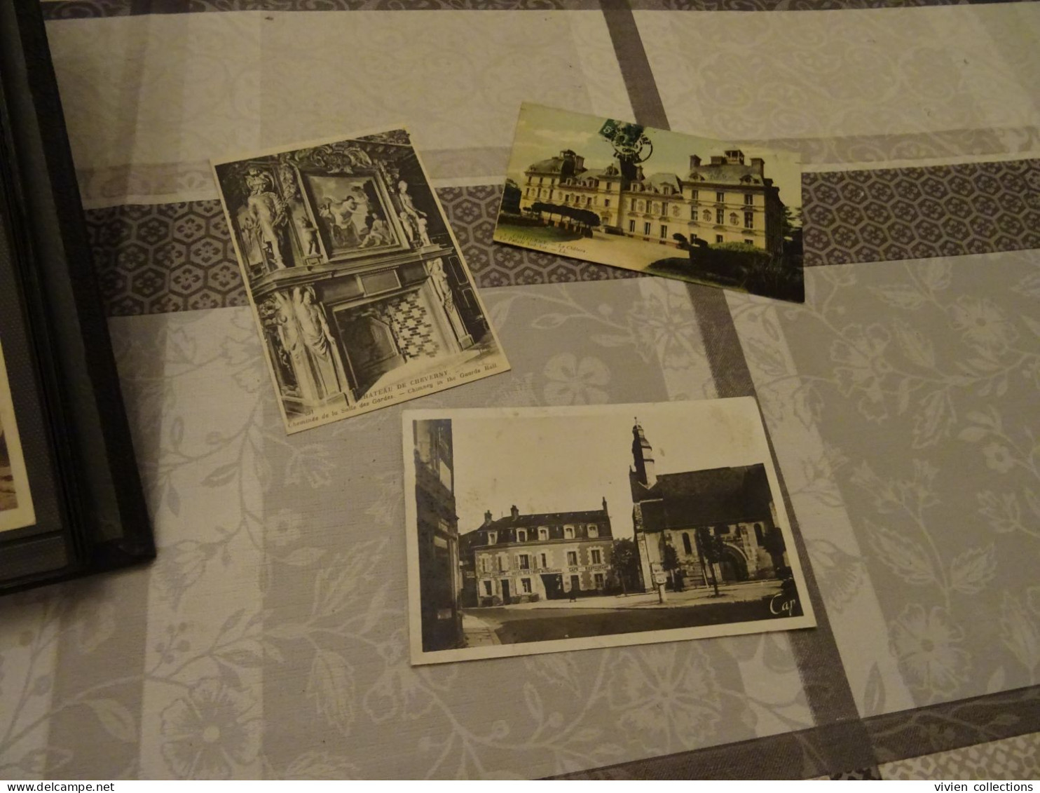 Collection de cartes du Loir et Cher dans un bel album robuste et en très bon état nombreuses belles animations villages