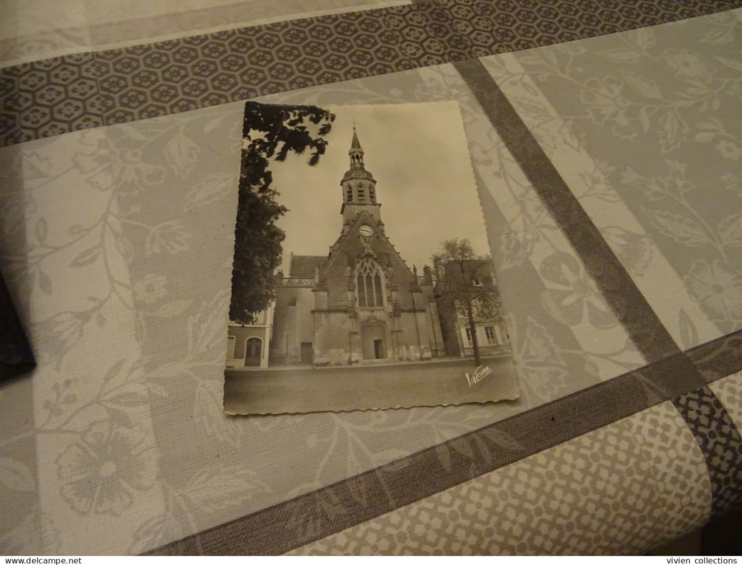 Collection de cartes du Loir et Cher dans un bel album robuste et en très bon état nombreuses belles animations villages