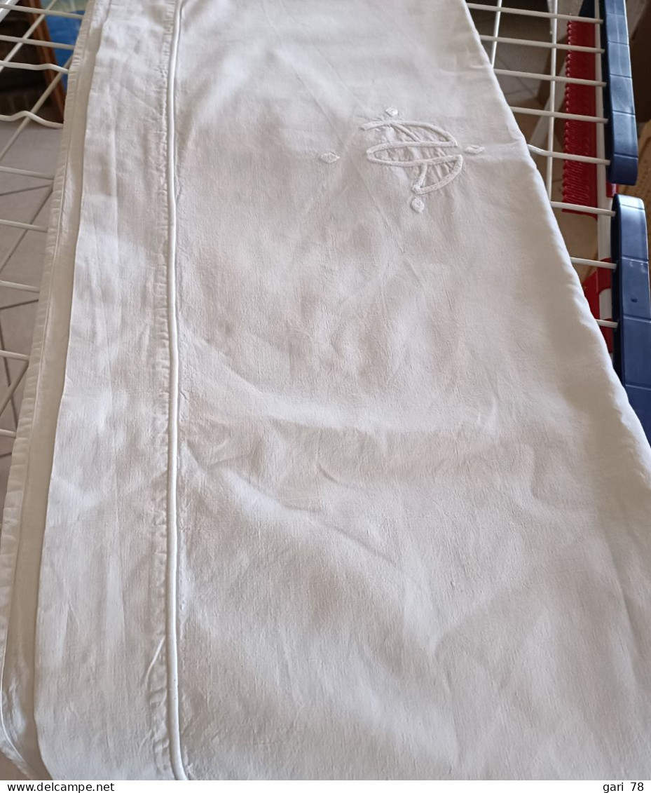 Drap Ancien Monogrammé AP - 1m66 X 2m92 - Tagesdecken/Überwürfe