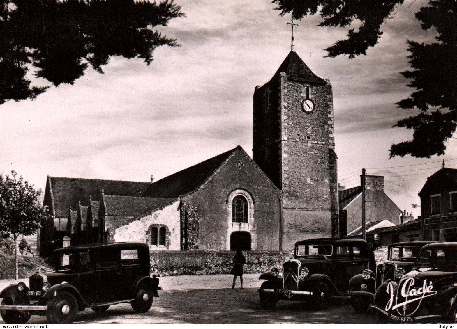 Saint Brévin Les Pins - La Place De L'église - Automobile CITROËN PEUGEOT - Auto Ancienne - Saint-Brevin-les-Pins