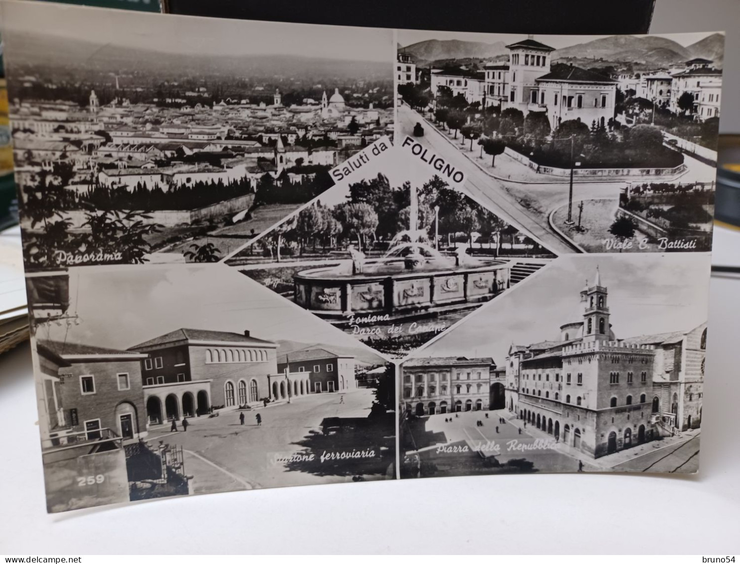 Cartolina Saluti Da  Foligno Provincia Perugia ,Viale Battisti,Stazione Ferroviaria, Piazza Della Repubblica 1960 - Foligno