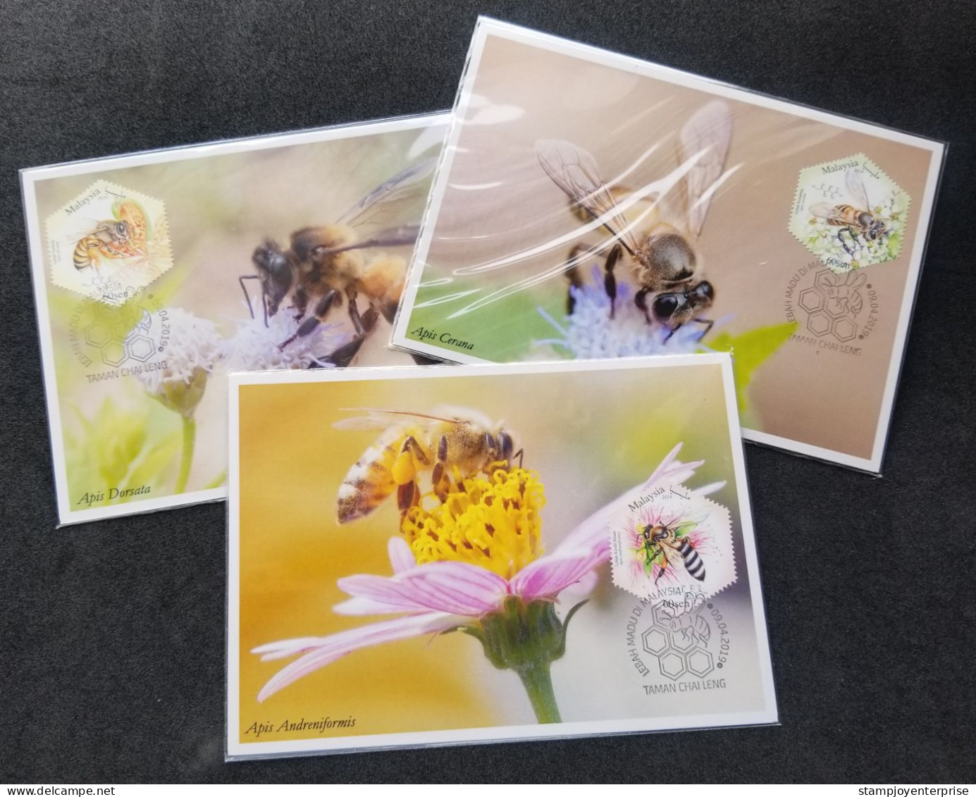 Malaysia Honey Bees 2019 Insect Flower Bee Flowers (maxicard) *odd Shape *unusual - Malaysia (1964-...)