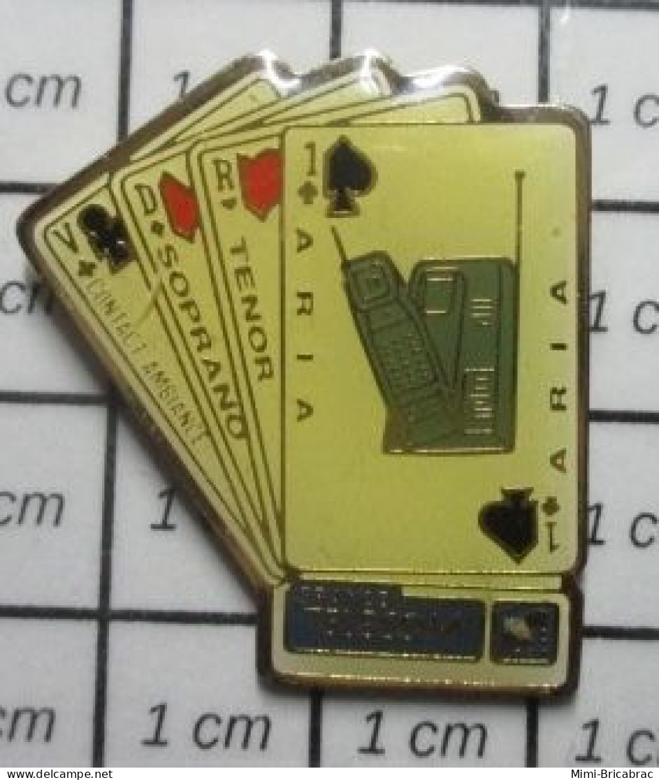 413B Pin's Pins / Beau Et Rare / THEME FRANCE TELECOM / JEU DE CARTES COMBINES TELEPHONIQUES ARIA TENOR SOPRANO - Telecom De Francia