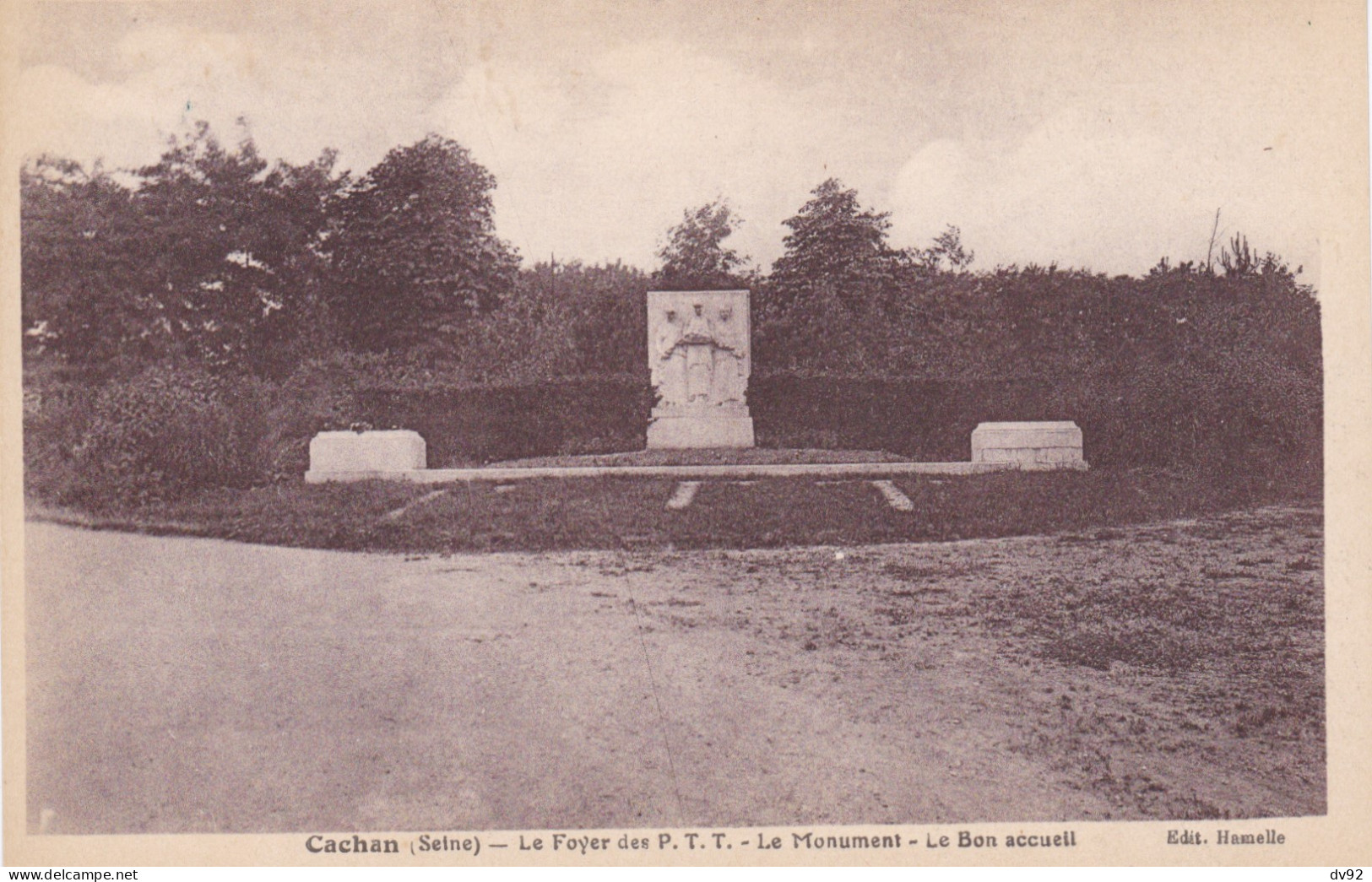 VAL DE MARNE  CACHAN FOYER DES PTT  LE MONUMENT LE BON ACCUEIL - Cachan